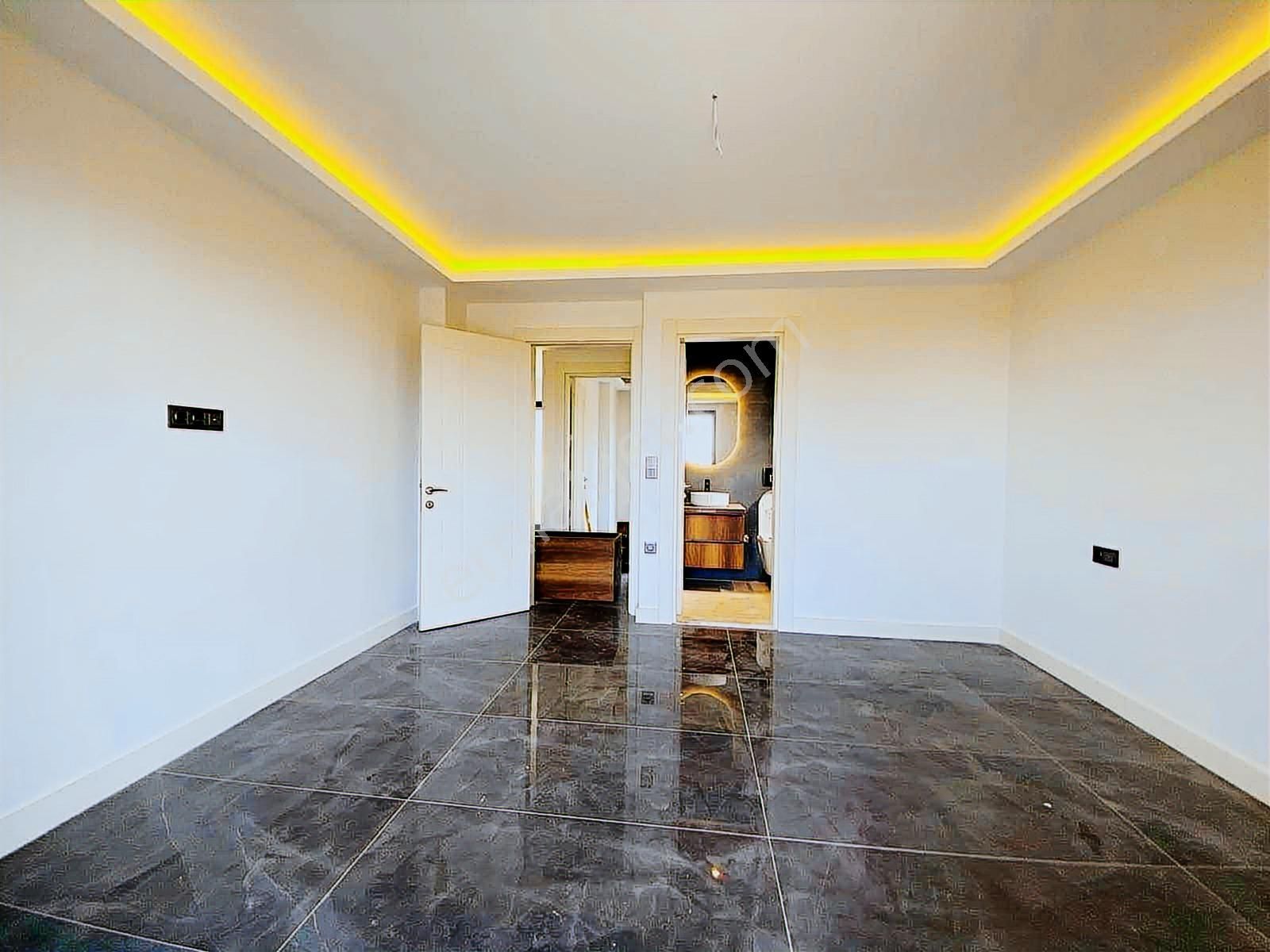 Kuşadası Davutlar'da Tek Müstakil Özel Havuzlu Satılık 4+1 Villa - Görsel 24