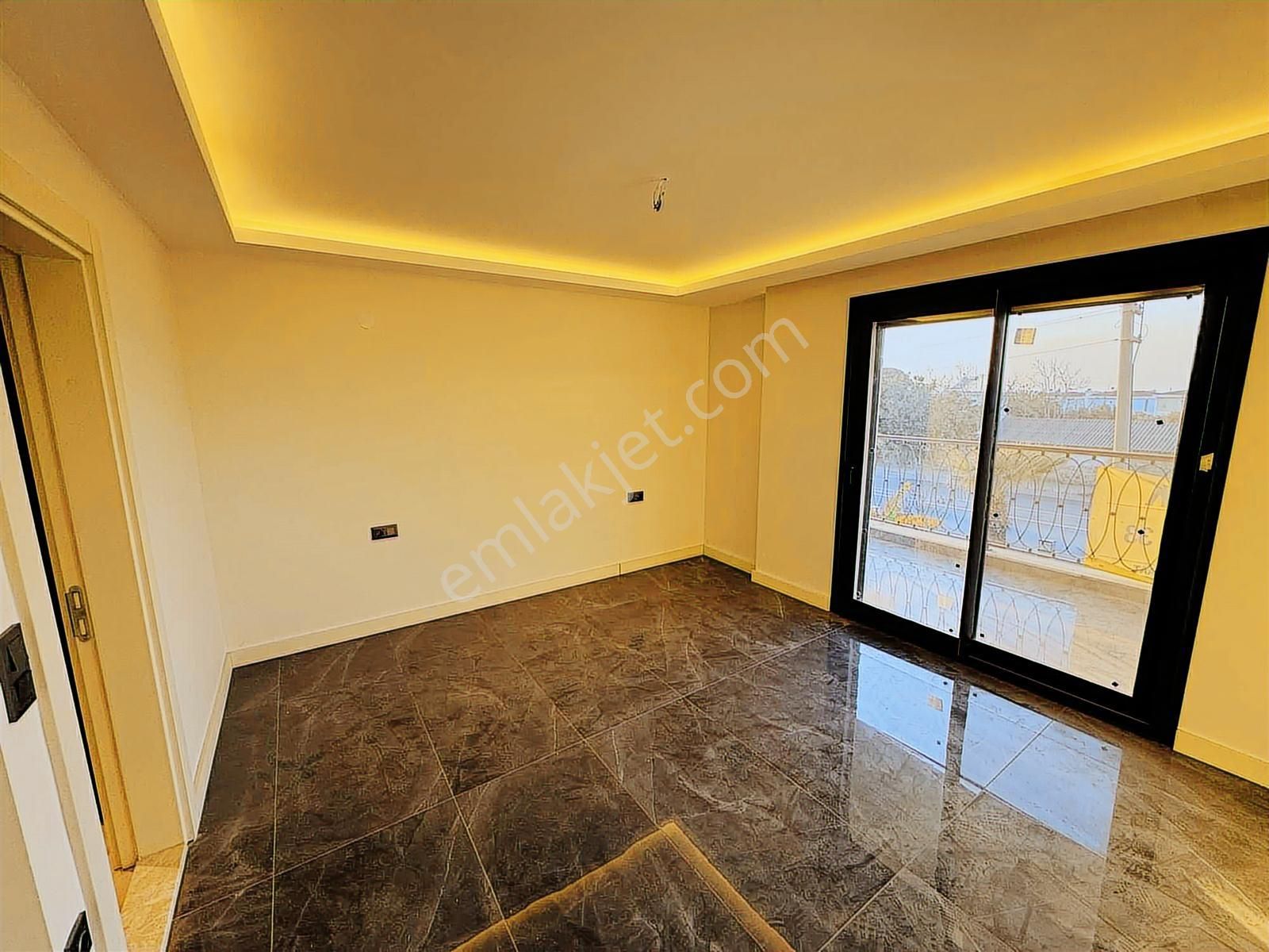 Kuşadası Davutlar'da Tek Müstakil Özel Havuzlu Satılık 4+1 Villa - Görsel 15