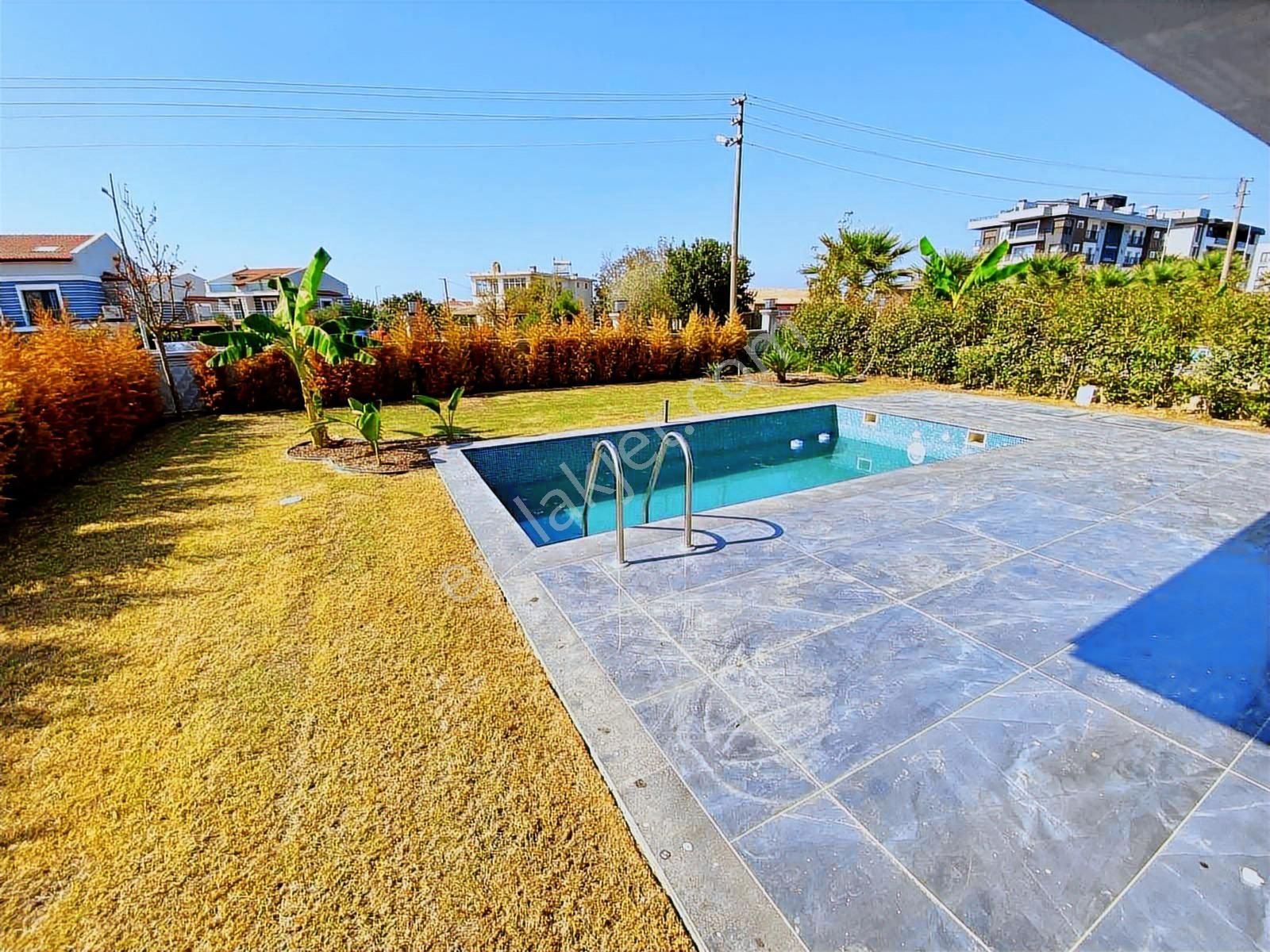 Kuşadası Davutlar'da Tek Müstakil Özel Havuzlu Satılık 4+1 Villa - Görsel 31