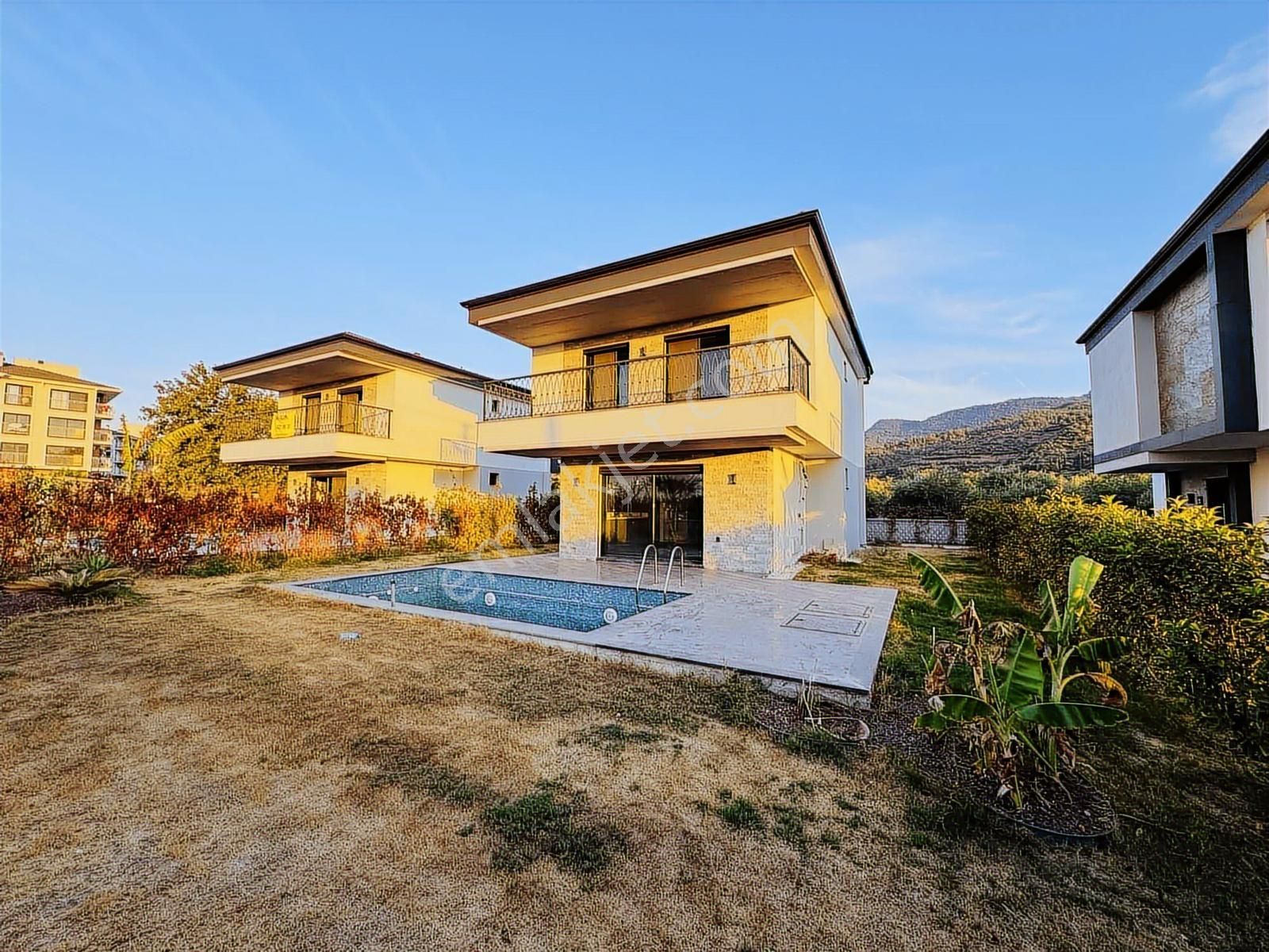 Kuşadası Davutlar'da Tek Müstakil Özel Havuzlu Satılık 4+1 Villa - Görsel 5