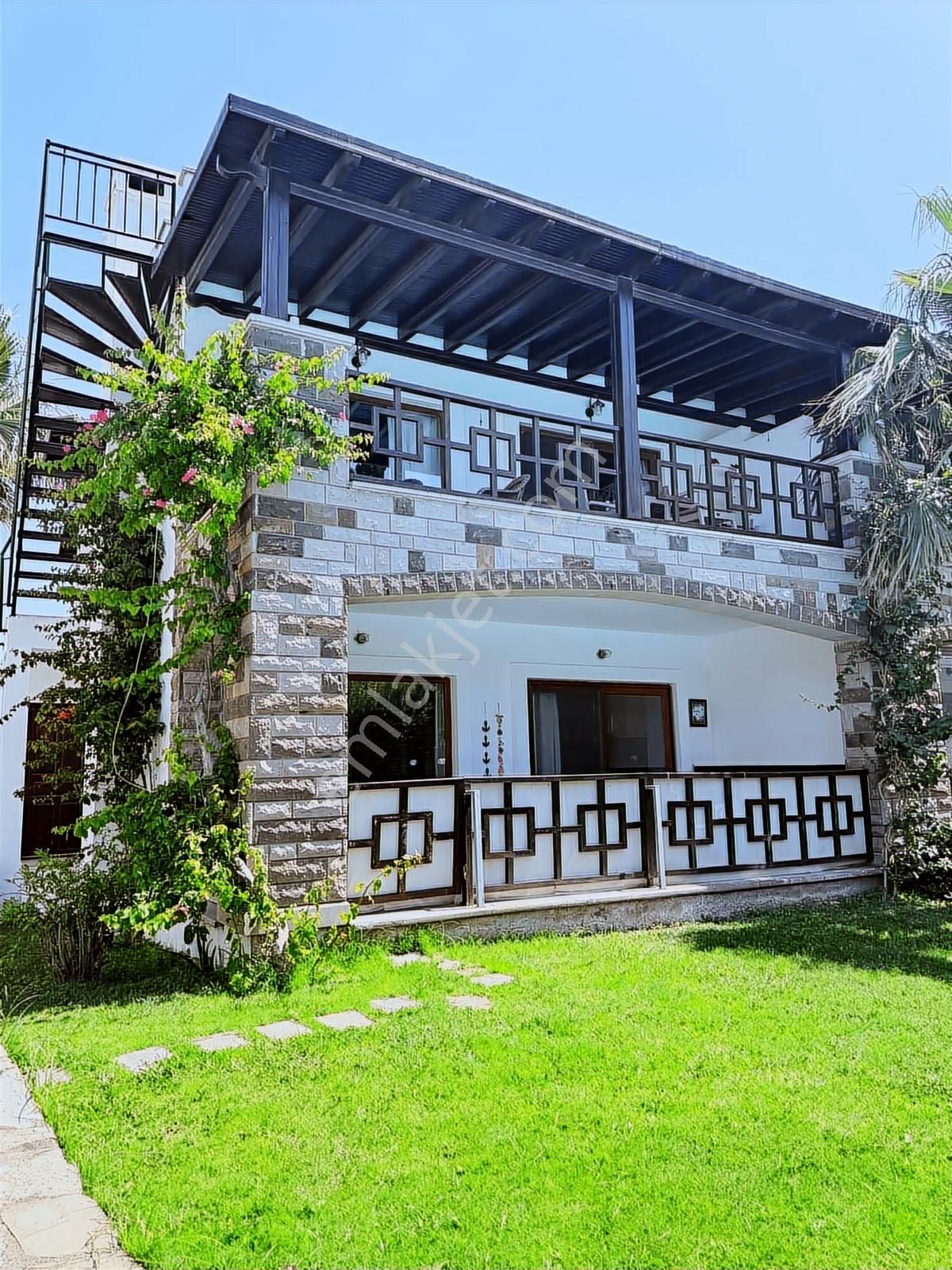 Yalıkavak Marina Da Satılık Bahçe Katı Daire