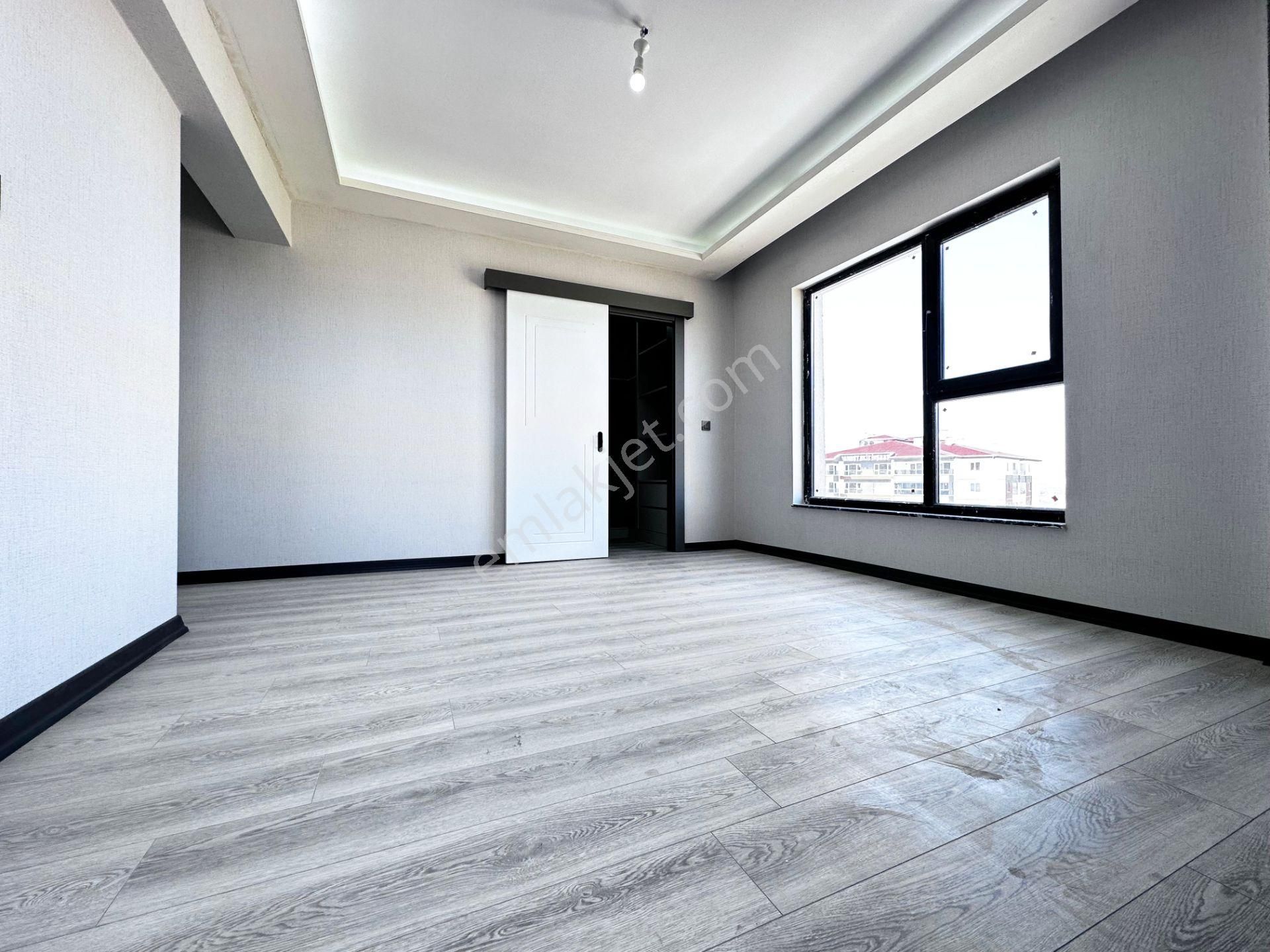 Pursaklar Mehmet Zengin Emlak'tan Hastane Yakını Teras Balkonlu 11.kat 4+1 Ultra Lüks Sitede - Görsel 14