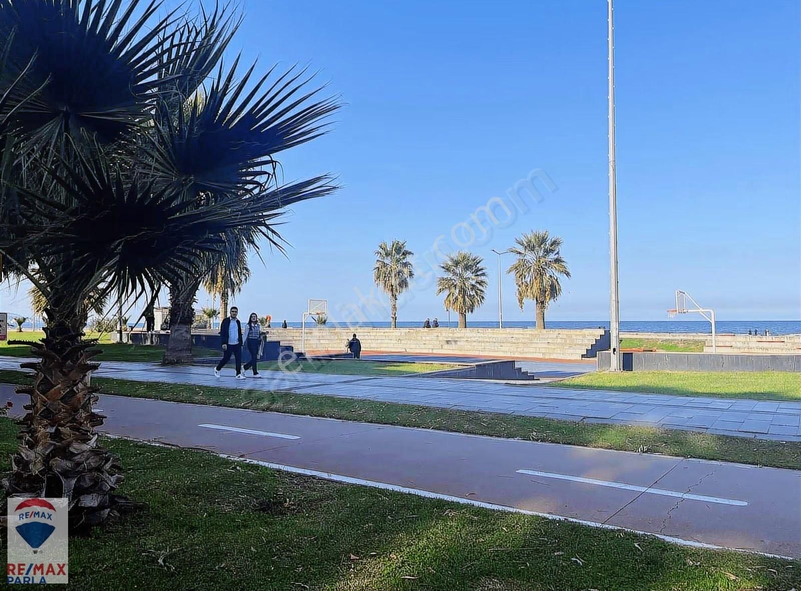 Atakum Sahil'de Satılık Eşyalı 1+1! Sahile 50 Metre Loft Daire!