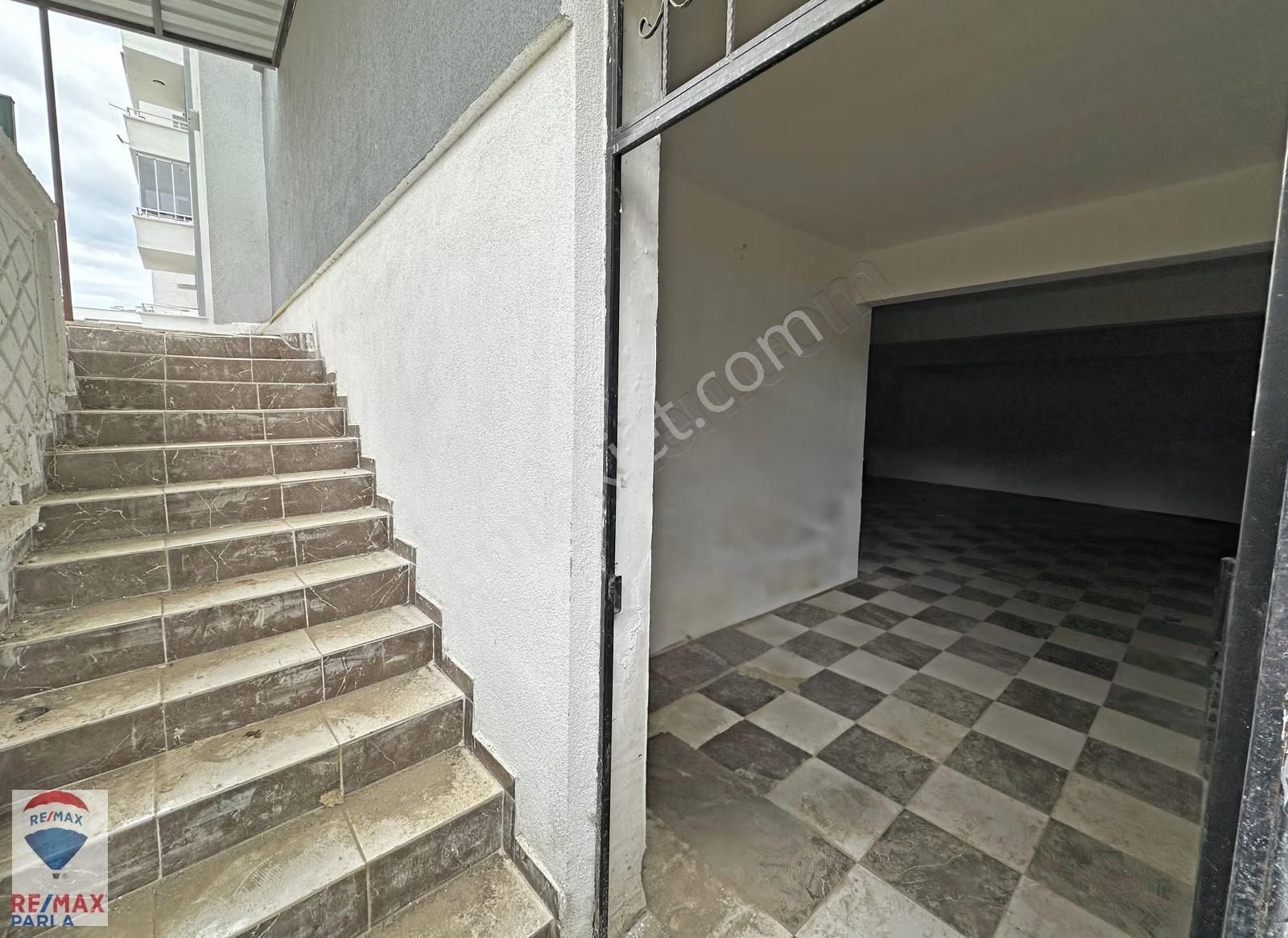 Hüseyin Boylu'dan Körfez'de 210 M² Satılık Dükkan - Görsel 4