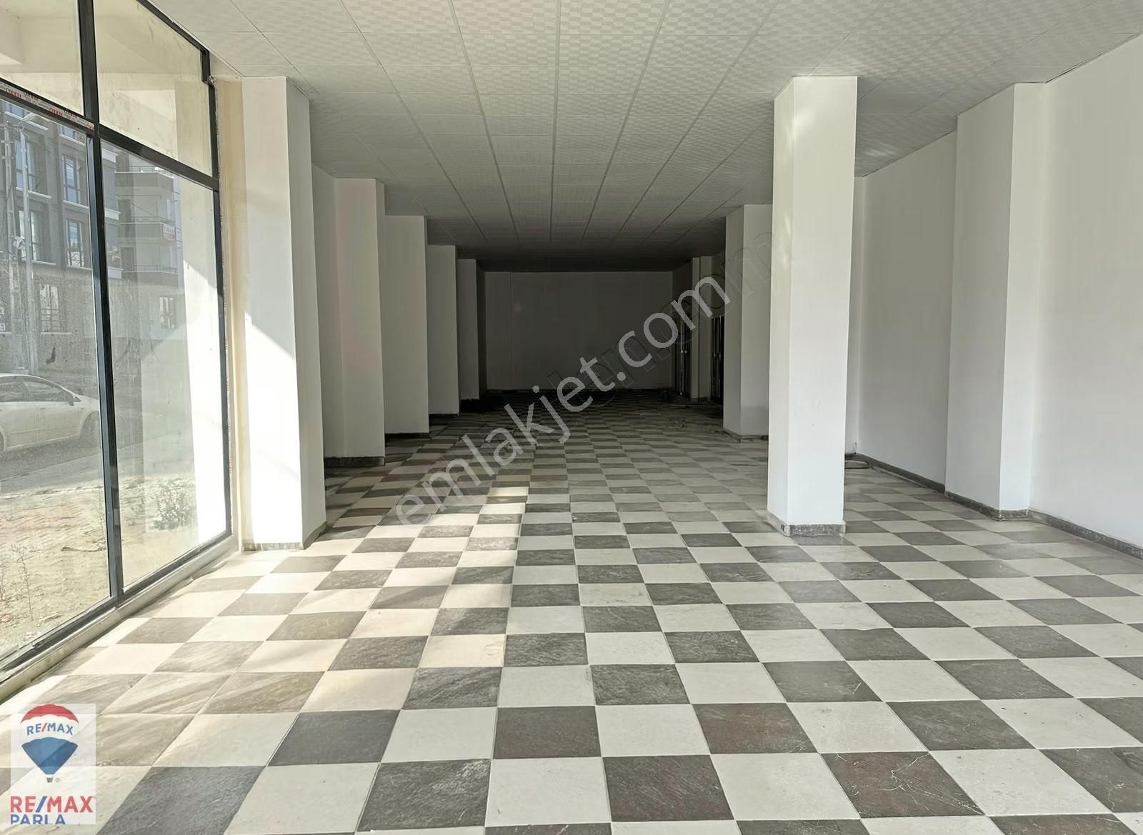 Hüseyin Boylu'dan Körfez'de 210 M² Satılık Dükkan - Görsel 8