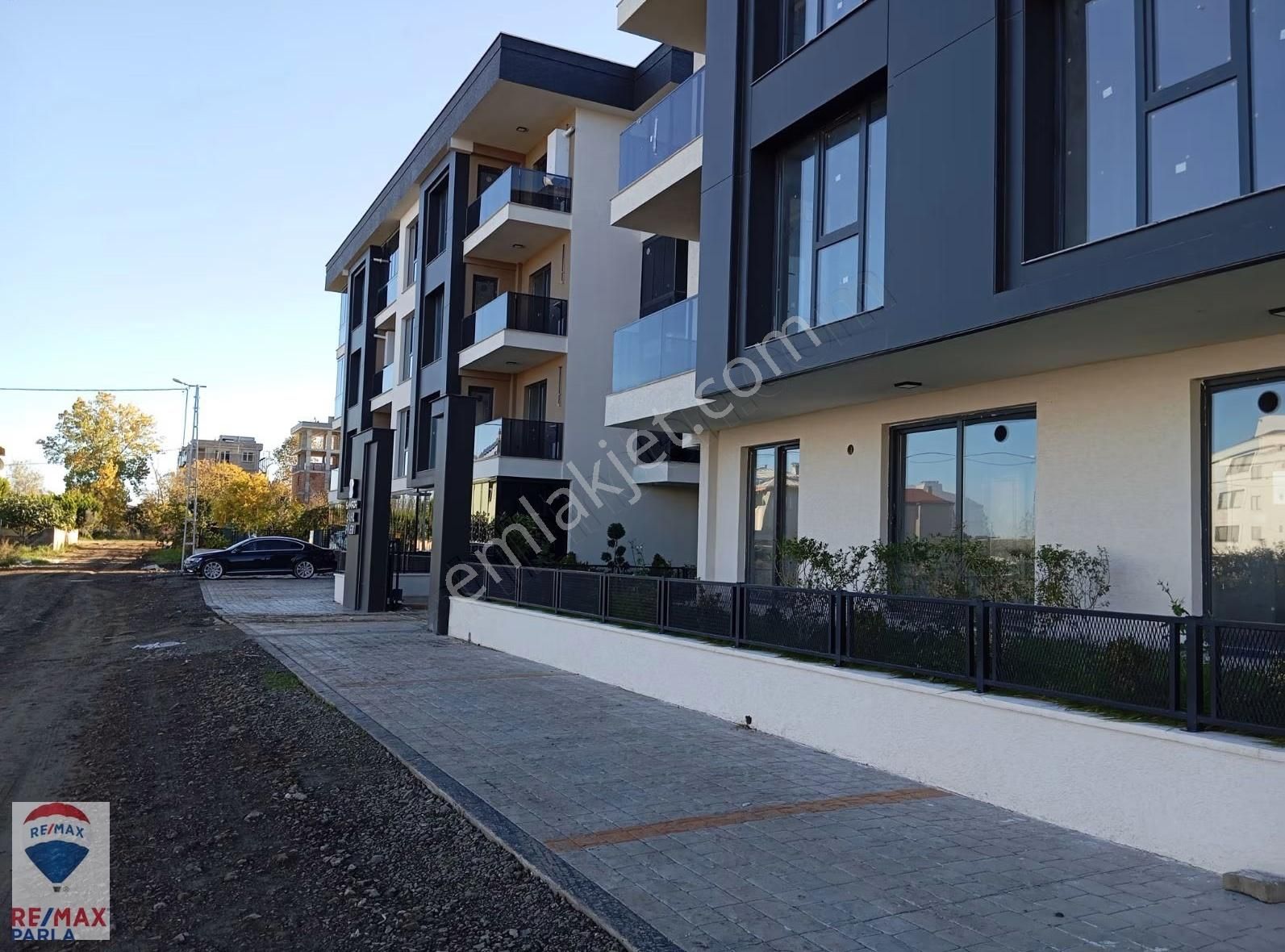 Remax Parla'dan Lüks Site İçerisinde Havuzlu Cam Balkonlu 1+1 - Görsel 5