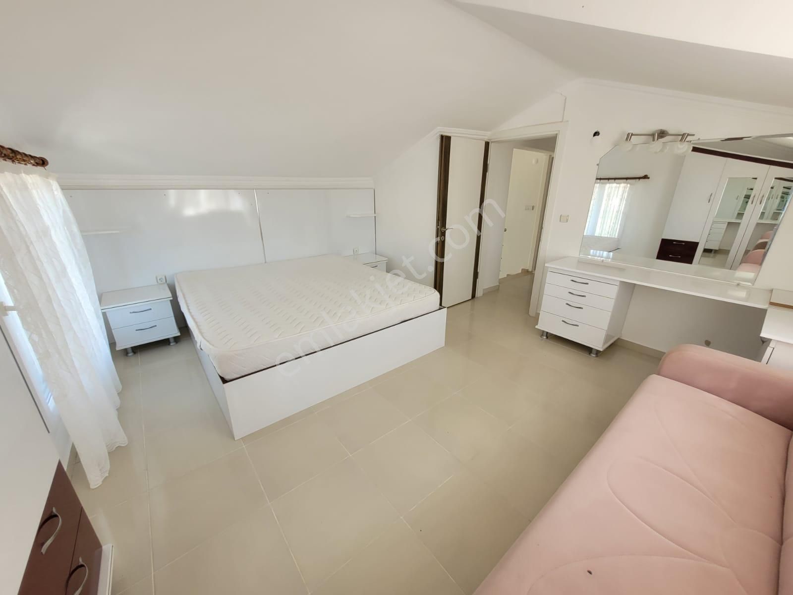 Denize 50 Adım Havuzlu Eşyalı Tam Müstakil Villa - Görsel 33