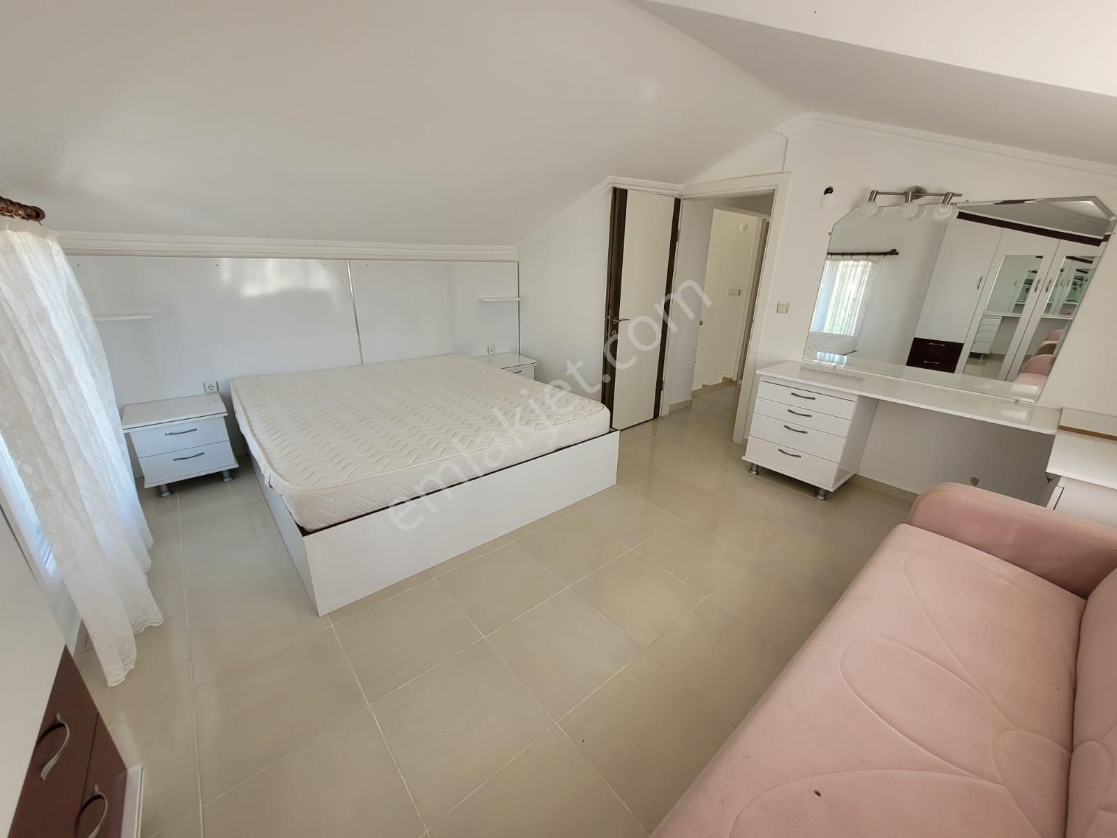 Denize 50 Adım Havuzlu Eşyalı Tam Müstakil Villa - Görsel 31