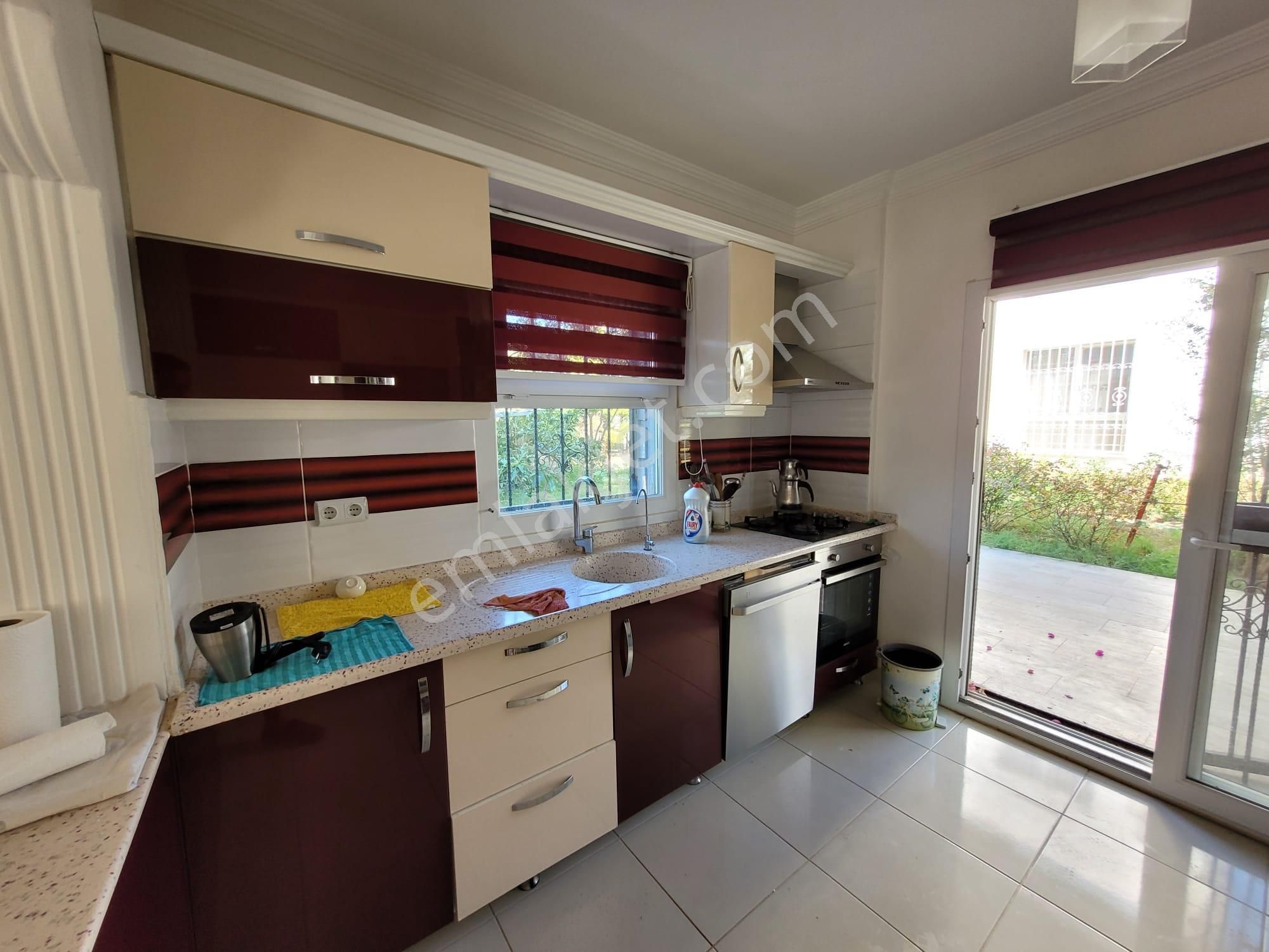 Denize 50 Adım Havuzlu Eşyalı Tam Müstakil Villa - Görsel 11