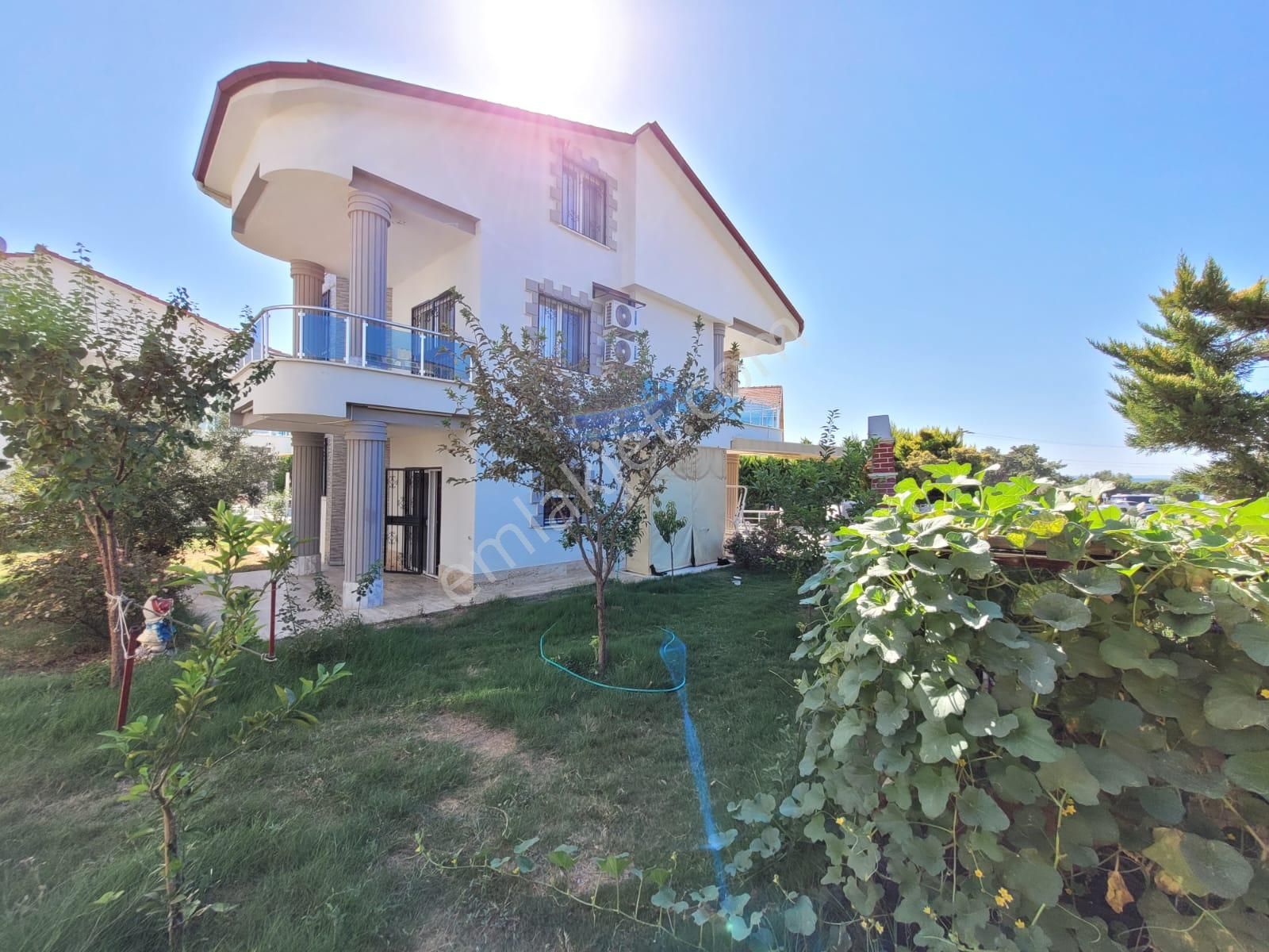 Denize 50 Adım Havuzlu Eşyalı Tam Müstakil Villa