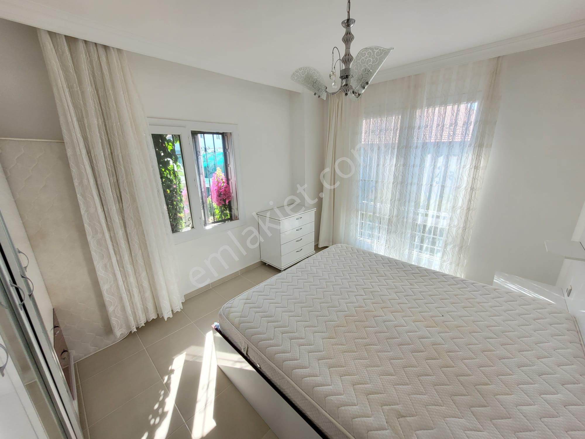 Denize 50 Adım Havuzlu Eşyalı Tam Müstakil Villa - Görsel 23