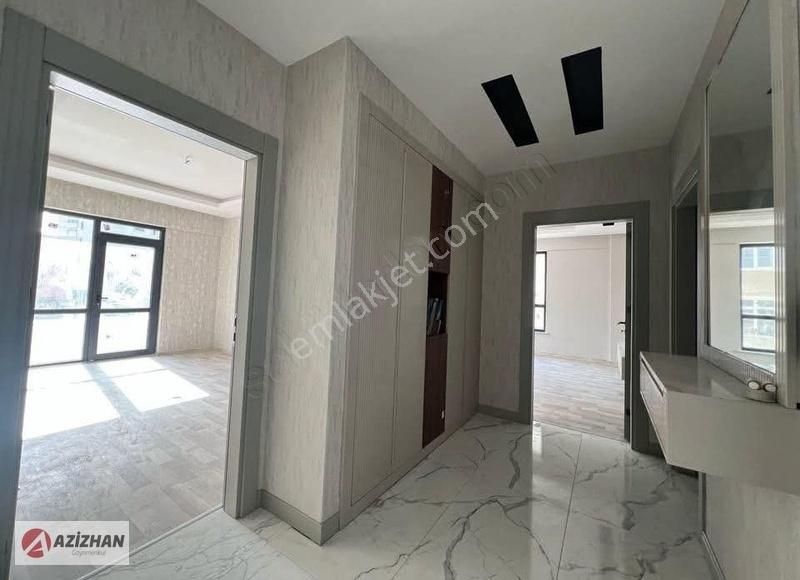 Azizhandan Şefikcanda Cadde Cepheli Satılık 4+1 Ara Kat Daire - Görsel 4