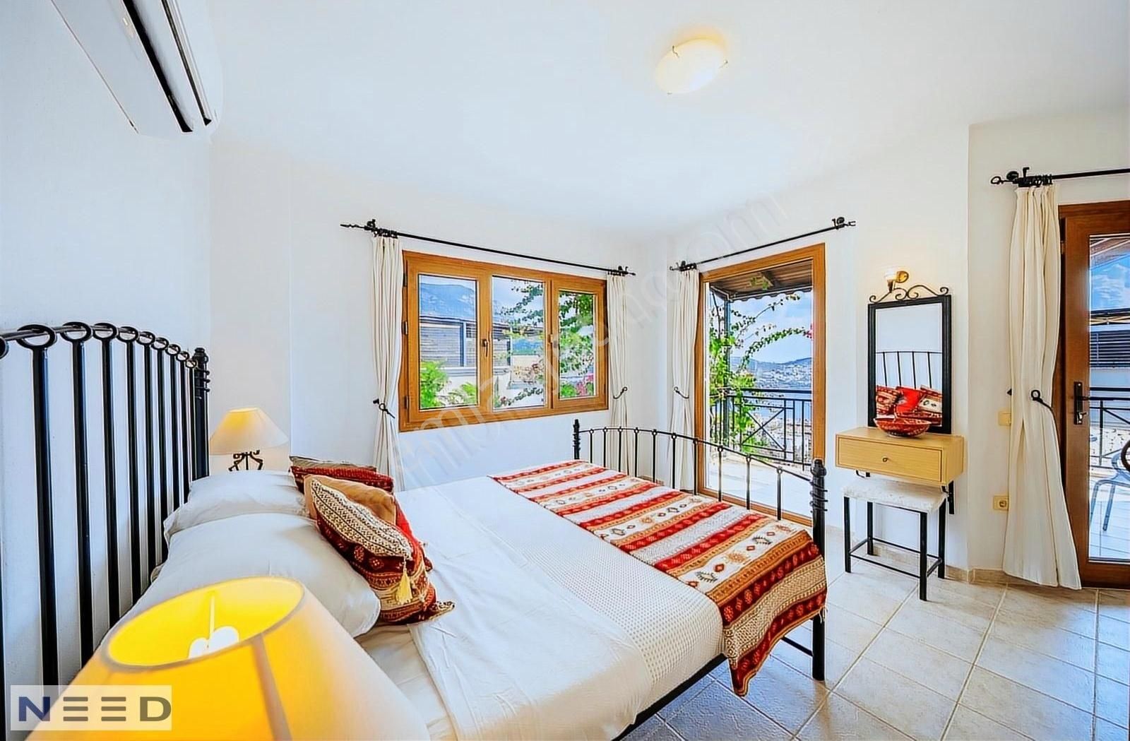 Kalkan Merkez'de 4 En-suit Yatak Odalı ,bahçeli Villa - Görsel 17