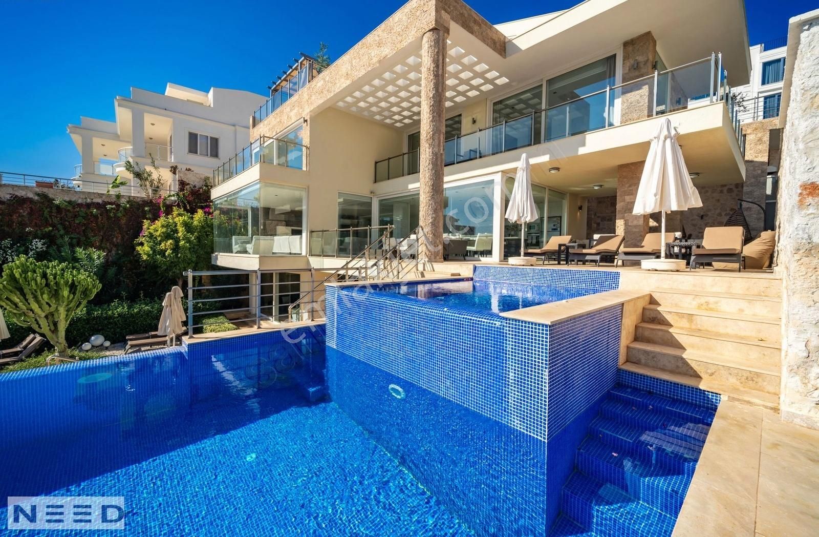 Kalkanda Isıtmalı Infinity Havuzlu Lüks Villa - Görsel 2