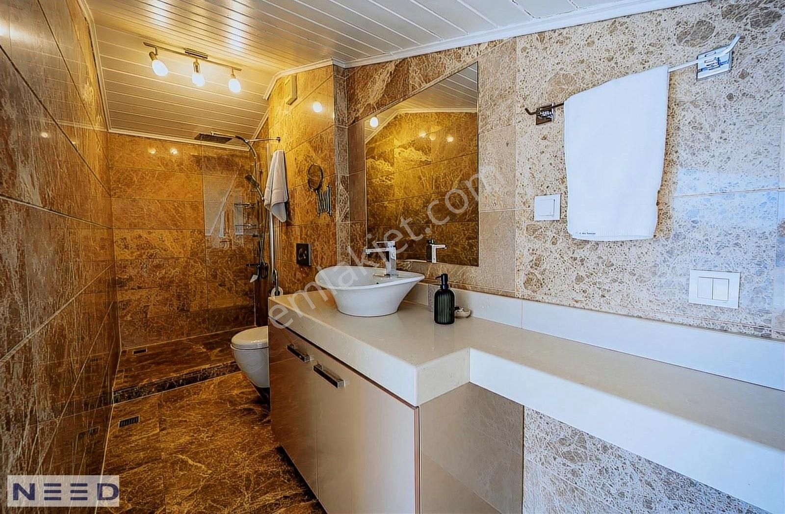 Kalkanda Isıtmalı Infinity Havuzlu Lüks Villa