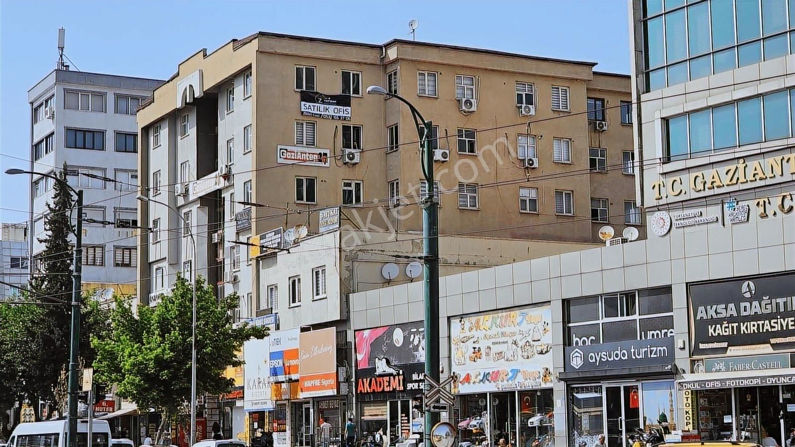 Z Group'dan Emniyet Karşısında Satılık Geniş Ofis