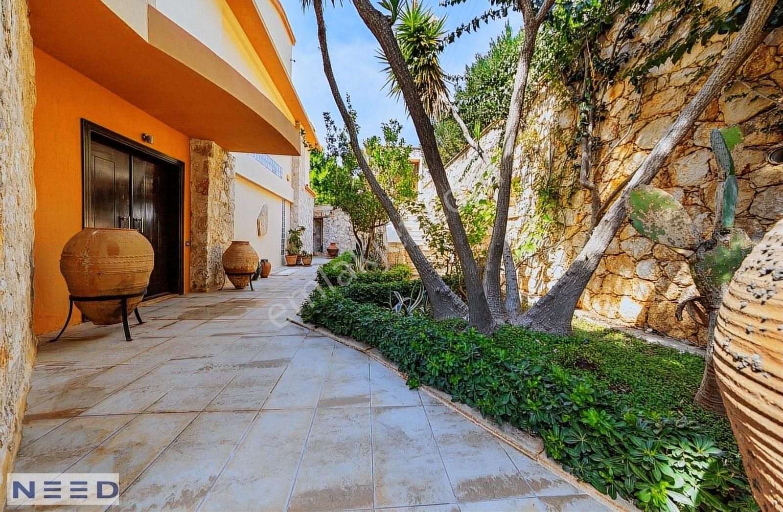 Muhteşem Deniz Manzaralı Geniş Bahçeli Villa - Görsel 5