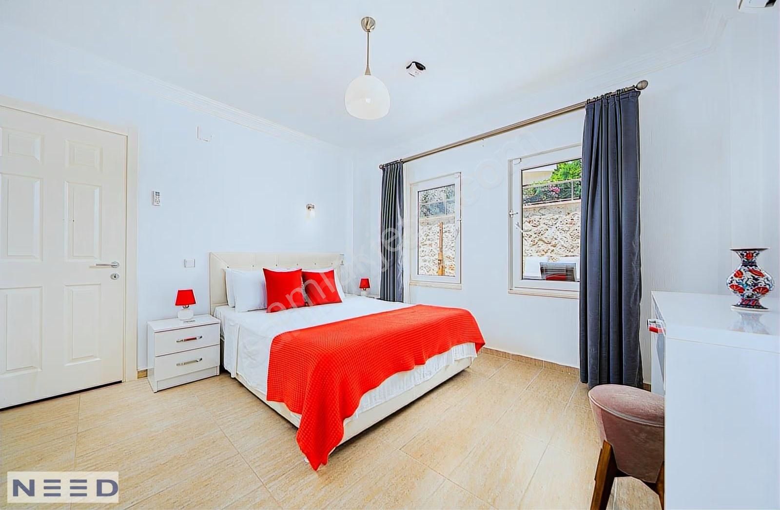 Kalkan Merkezde - Çağdaş Tasarımlı 5 Yatak Odalı Villa - Görsel 12