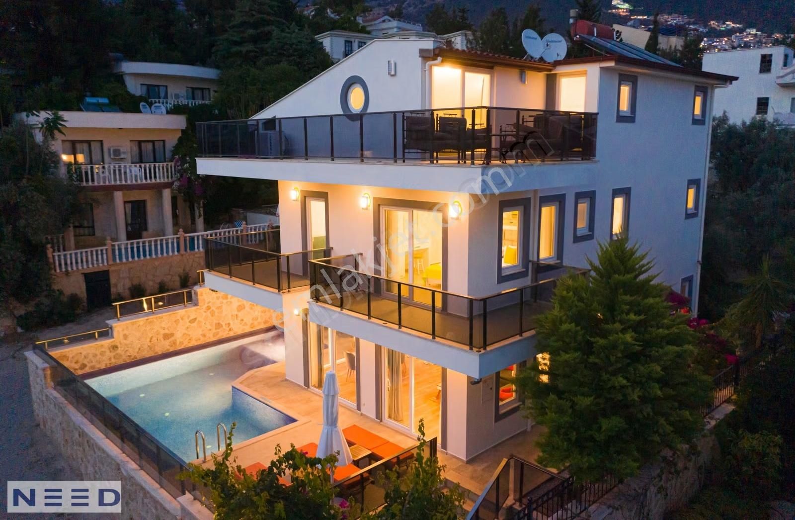 Kalkan Merkezde - Çağdaş Tasarımlı 5 Yatak Odalı Villa - Görsel 24