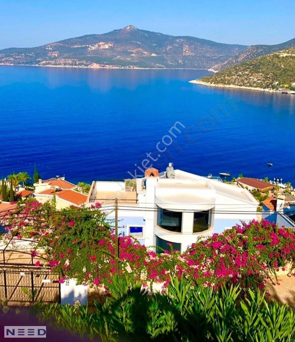 Muhteşem 5+1 Villa Emsalsiz Lokasyonda...