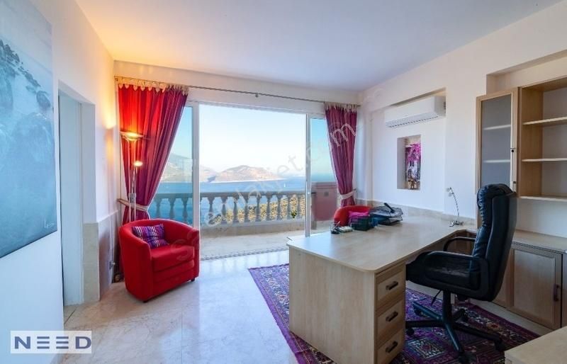 25 Dönüm Arazi Üzerinde, Fırnaz Koyu Manzaralı Özel Malikane