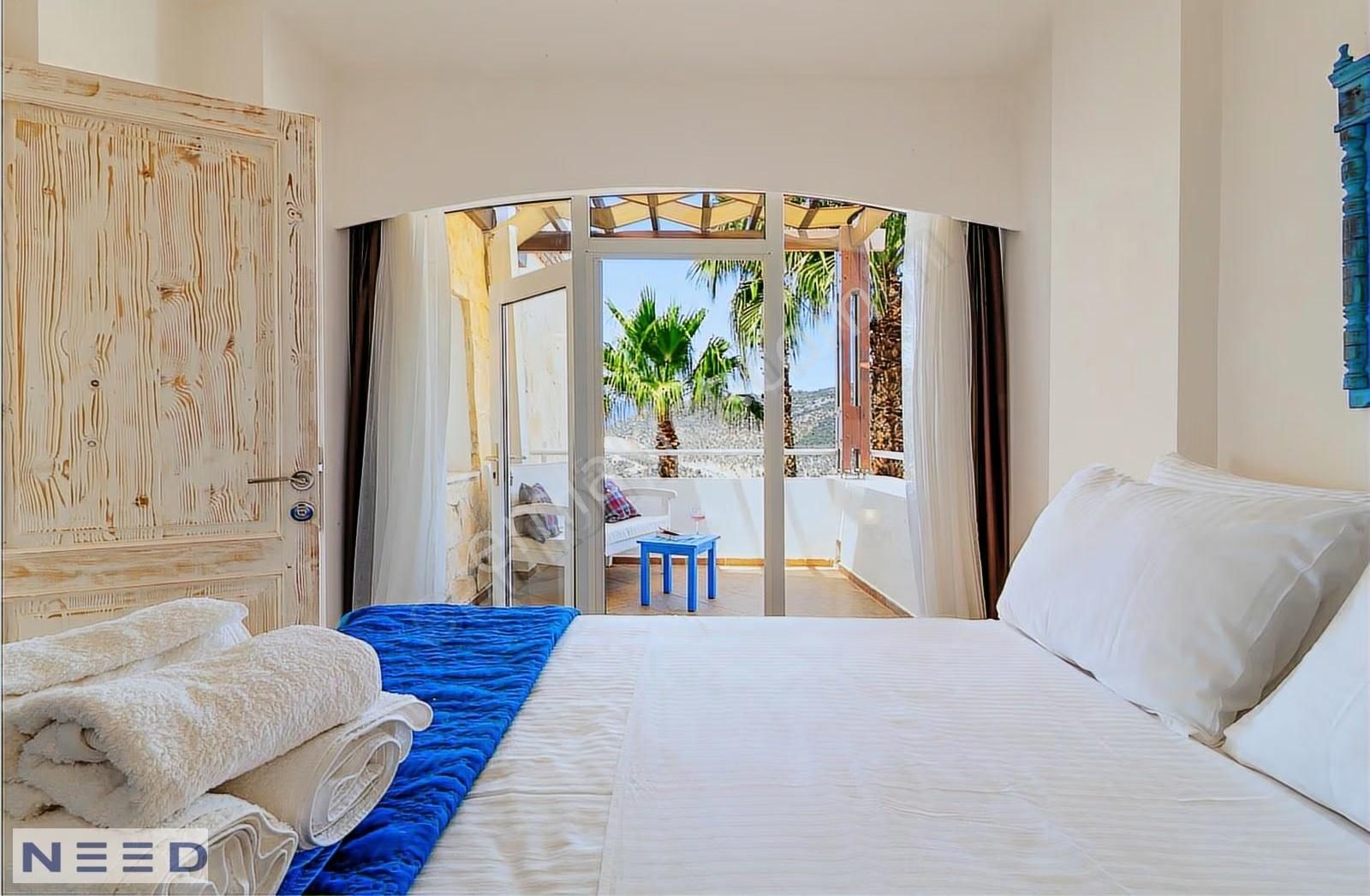 Özel Tasarım Geniş 5+2 Özel Havuzlu Villa - Görsel 3