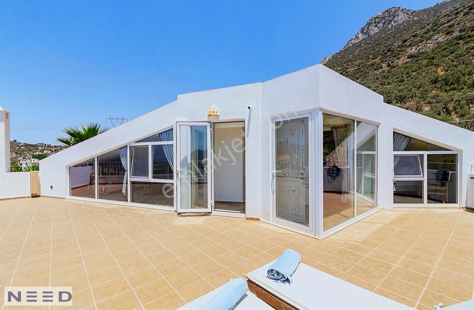 Özel Tasarım Geniş 5+2 Özel Havuzlu Villa - Görsel 24