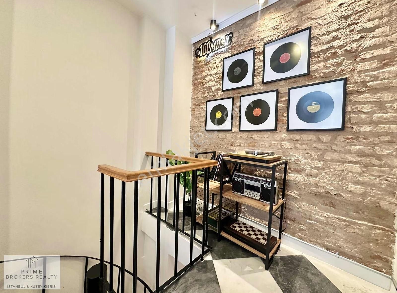 Galata Merkezde Komple Yenilenmiş 2 Katlı Kiralık Eşyalı Dükkan - Görsel 8