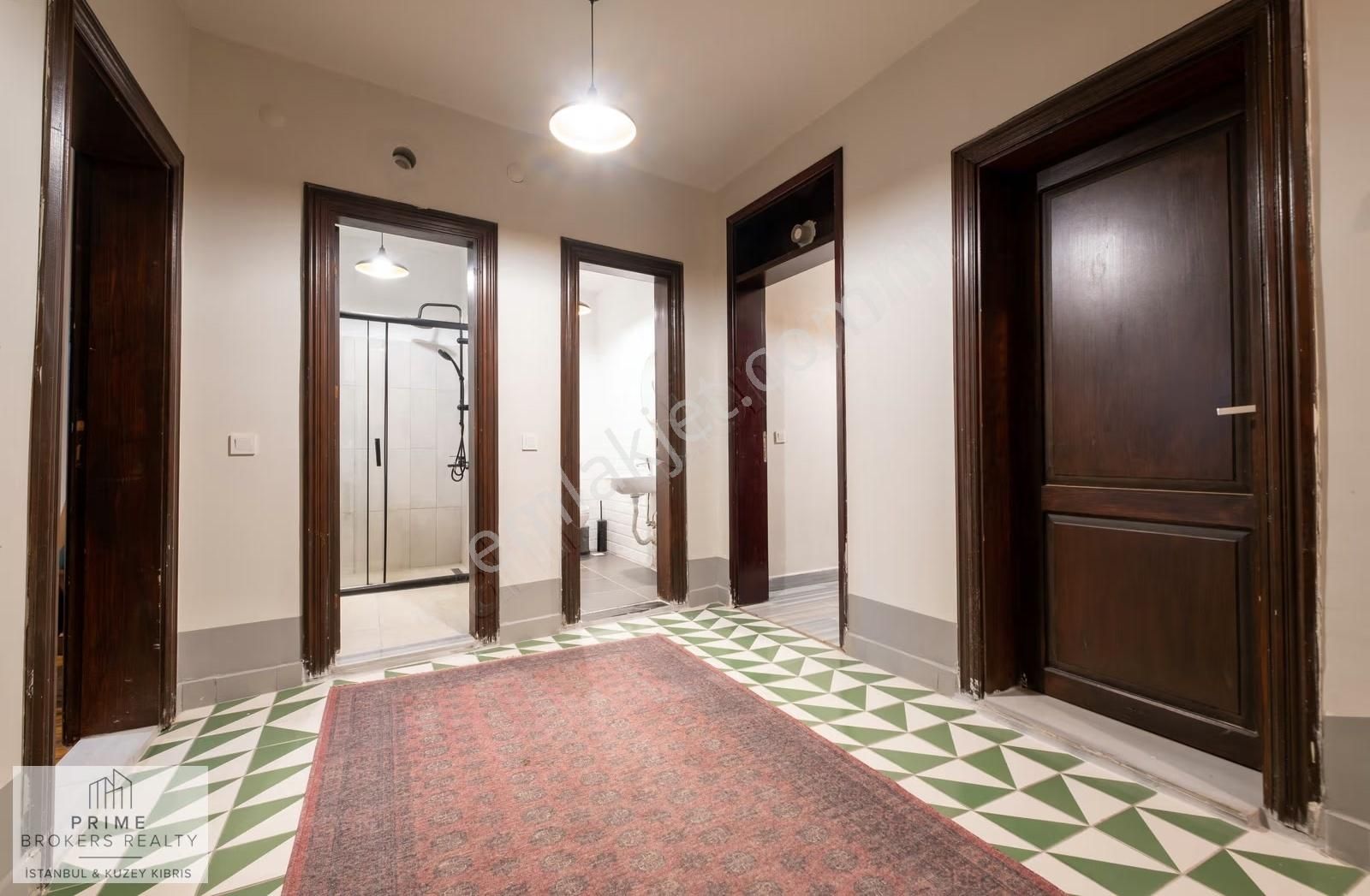 Fındıklıda Geniş Teraslı Manzaralı Bahçeli 4 Katlı Kiralık Köşk - Görsel 12