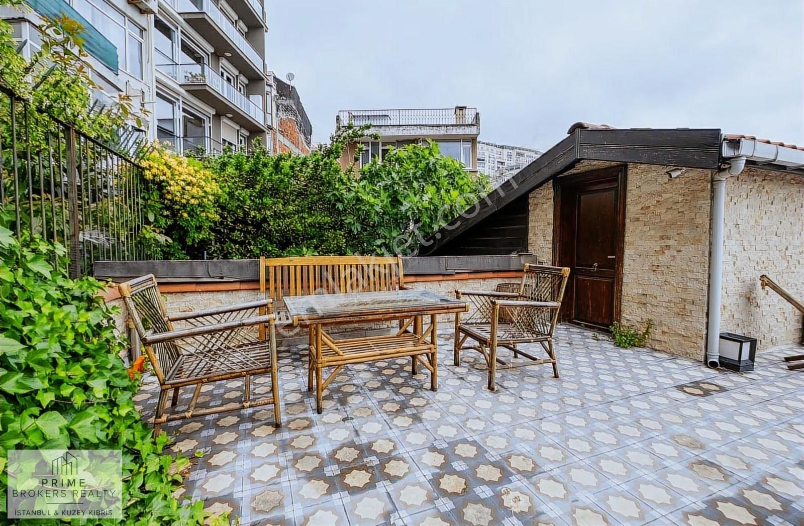 Fındıklıda Geniş Teraslı Manzaralı Bahçeli 4 Katlı Kiralık Köşk - Görsel 11