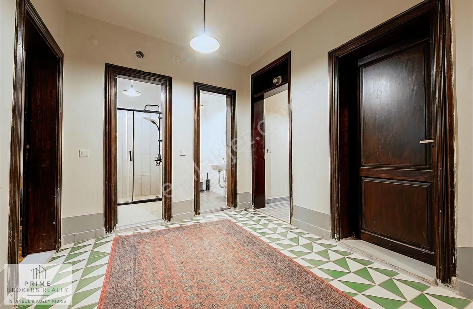 Fındıklıda Geniş Teraslı Manzaralı Bahçeli 4 Katlı Kiralık Köşk - Görsel 23