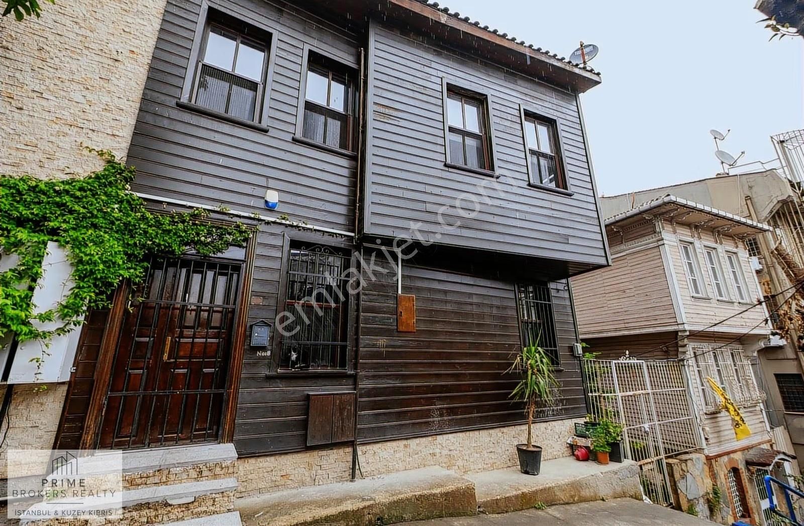 Fındıklıda Geniş Teraslı Manzaralı Bahçeli 4 Katlı Kiralık Köşk - Görsel 18