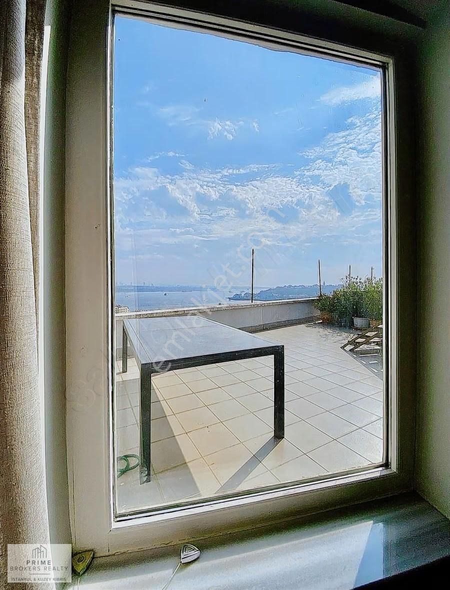 Galatada Muhteşem Manzaralı Teraslı Eşyalı Kiralık Daire !!! - Görsel 16