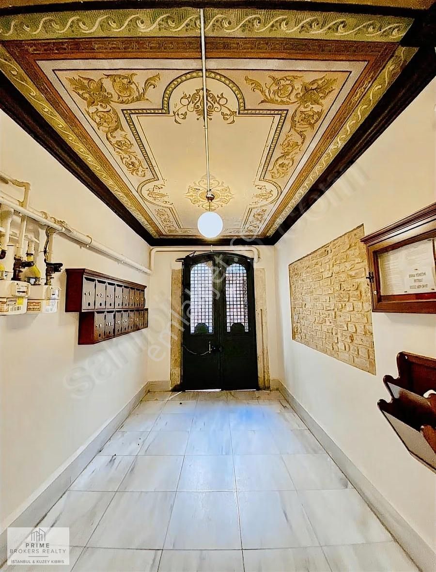 Galatada Muhteşem Manzaralı Teraslı Eşyalı Kiralık Daire !!! - Görsel 13