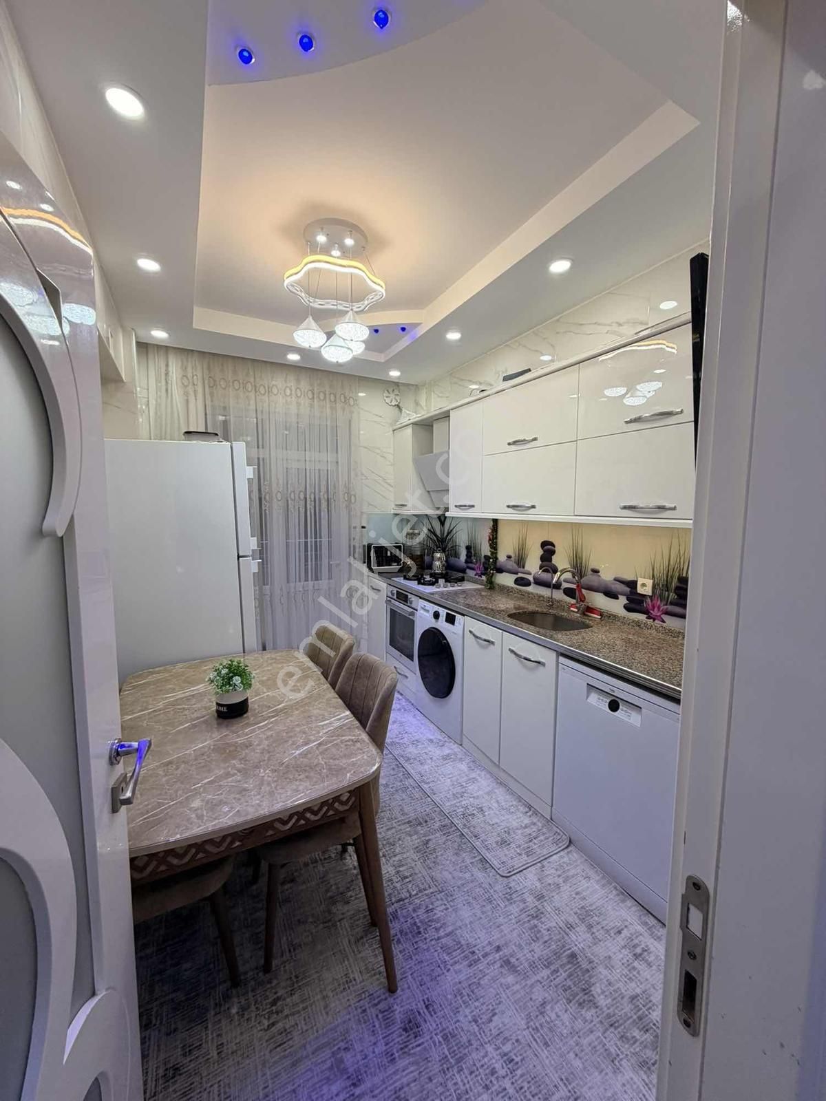 8 Subat Mah Satılık Lüx 2+1 Daire - Görsel 2