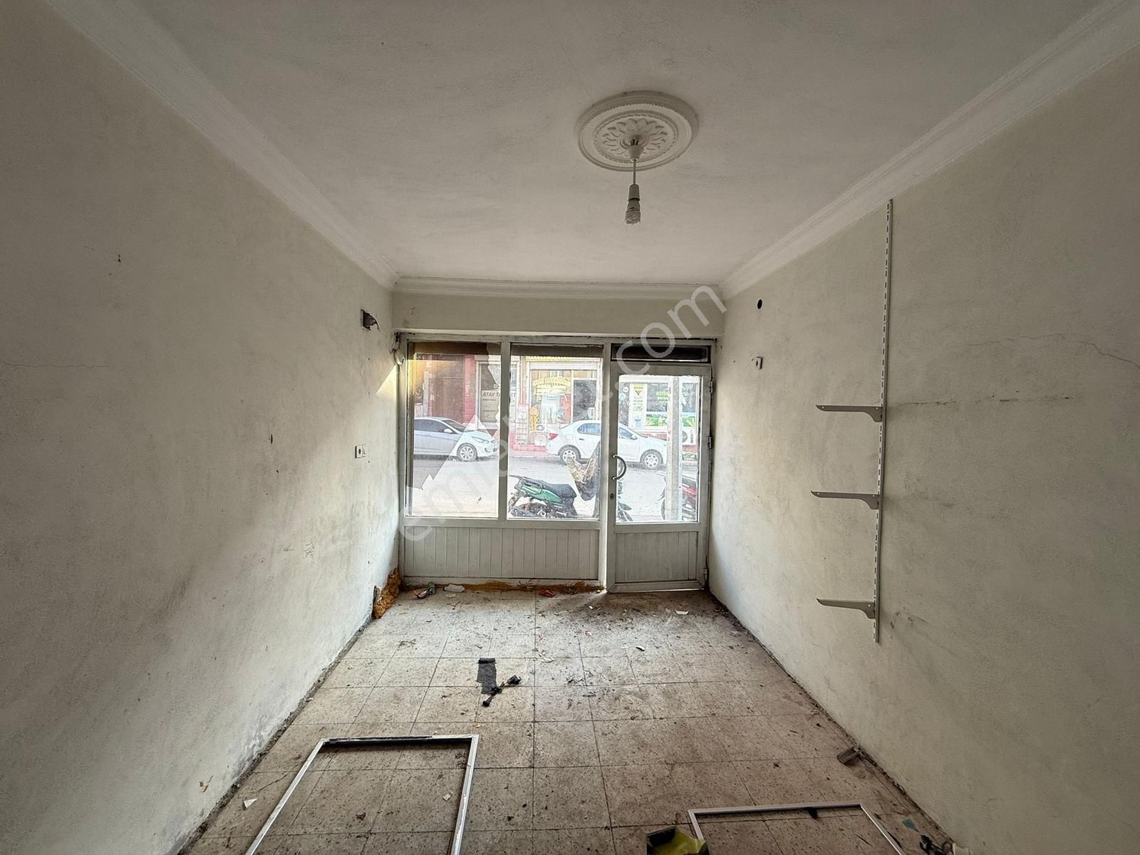 Acar Emlaktan Çağ Çağ Caddesi Üzerinde 17m2 Satılık Dükkan - Görsel 2