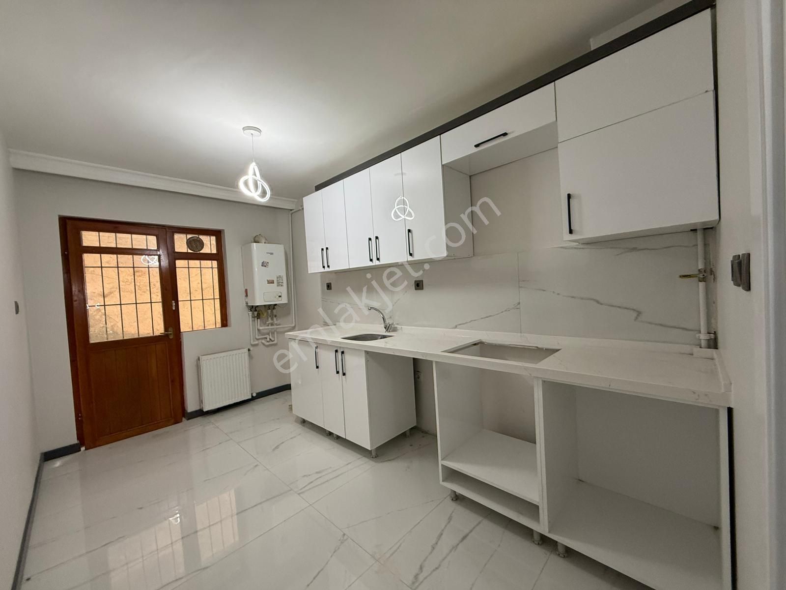 Kariyer Emlaktan Yayla Merkezde Vadi Park Karşısı Bağımsız Fuul Yapılı 3+1 Daire