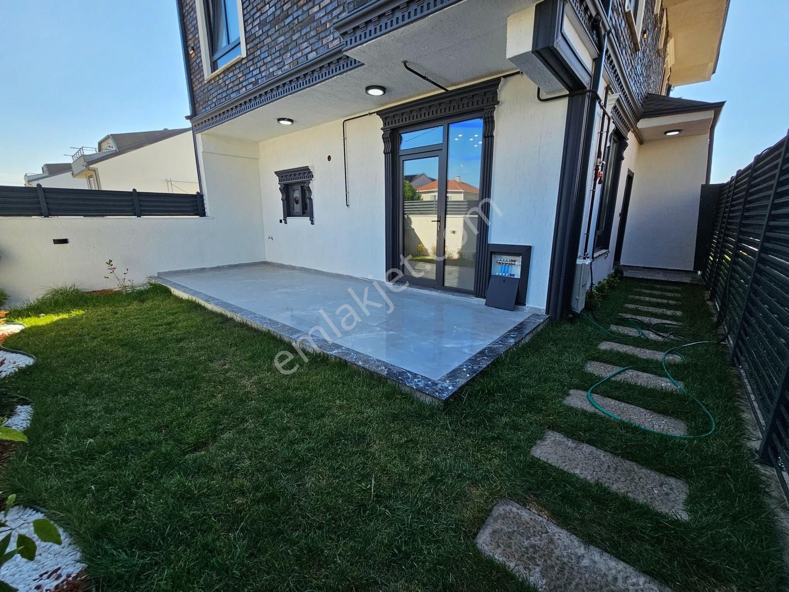 Deniz'e 30 Mt.mesafede,3+1, Ön Cephe ,yerden Isıtmalı Lüks Villa - Görsel 3