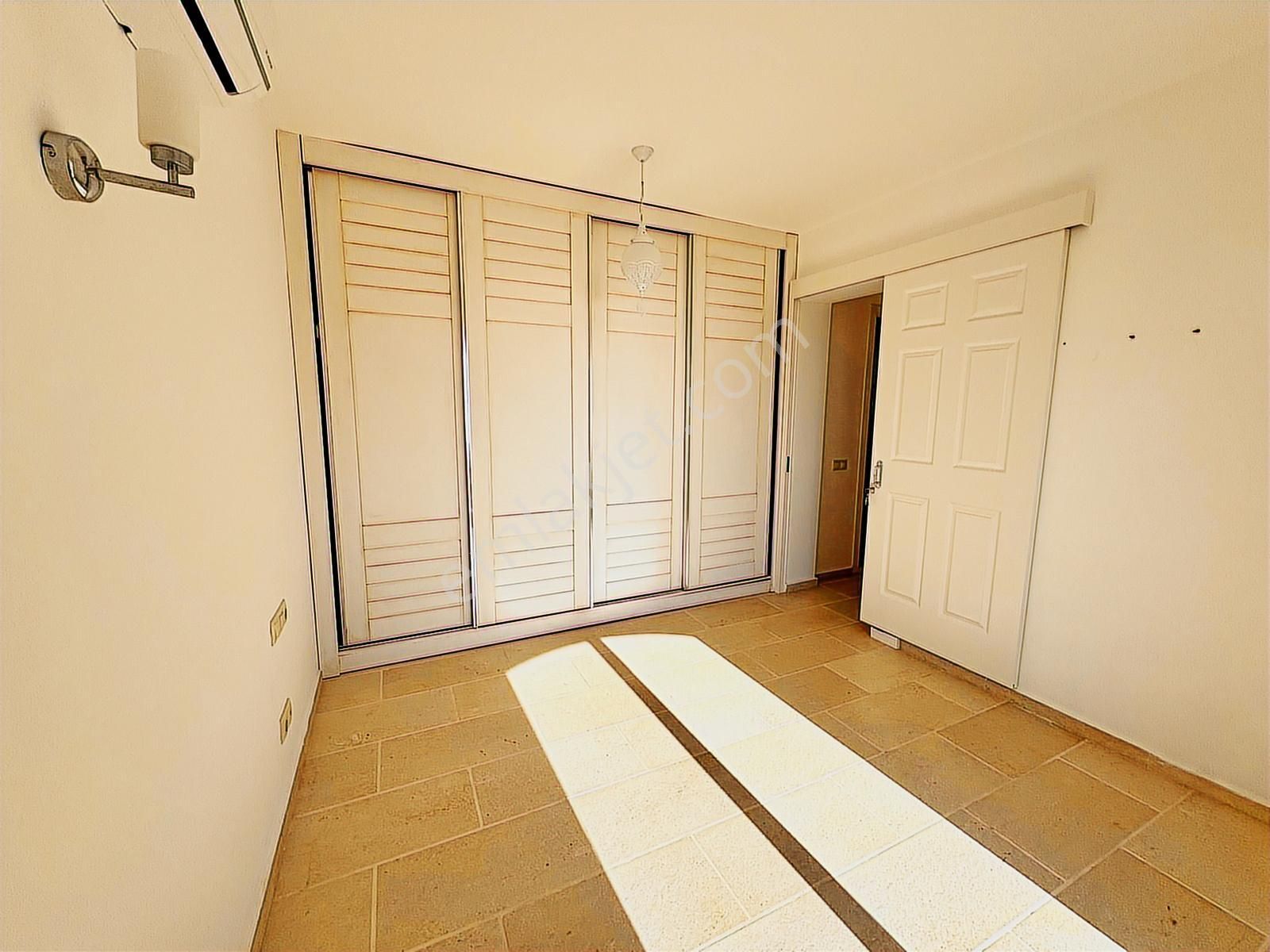 Gümüşlük'te Deniz Manzaralı Köşe Konum Bakımlı Villa - Görsel 29