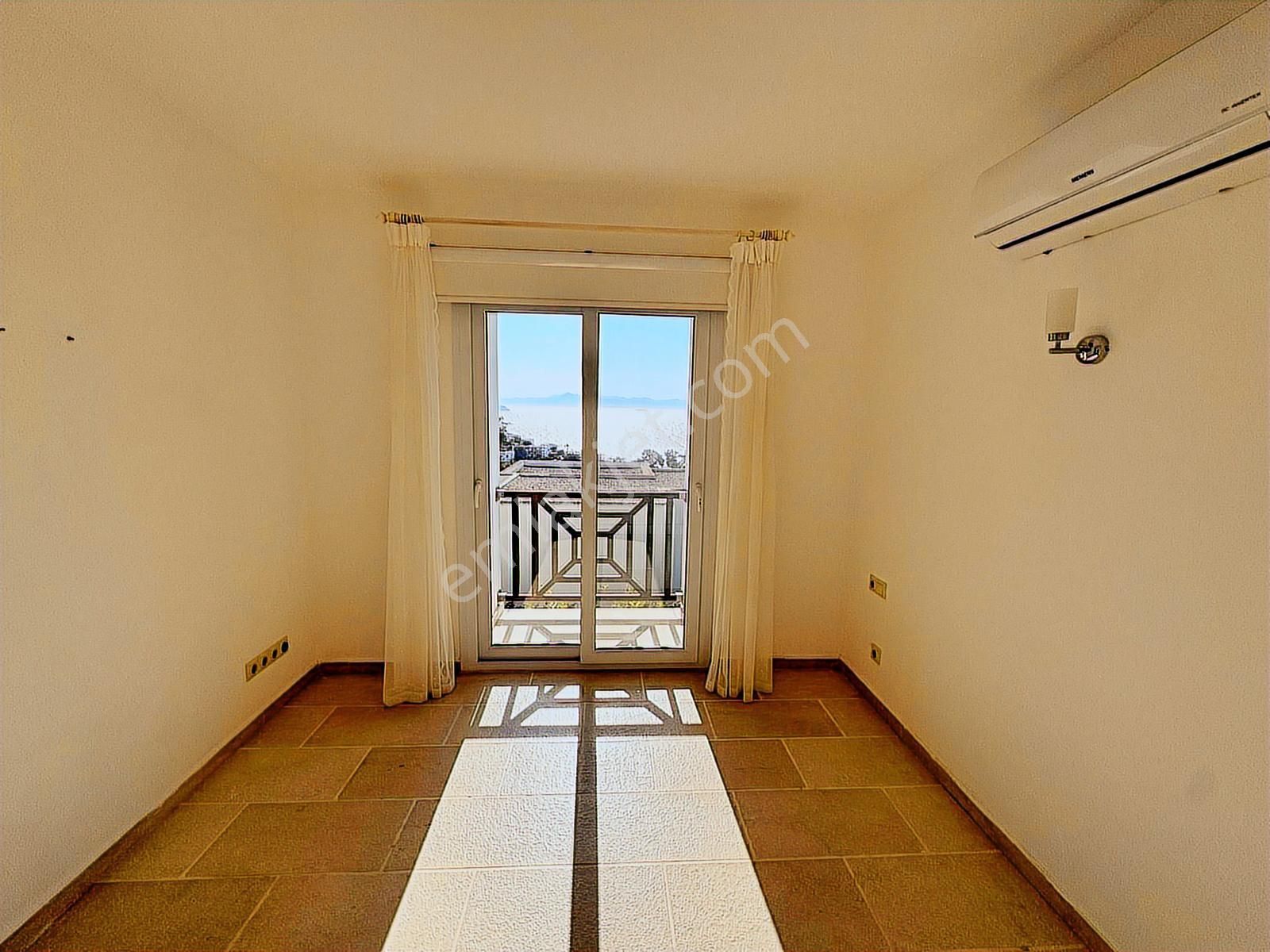 Gümüşlük'te Deniz Manzaralı Köşe Konum Bakımlı Villa - Görsel 2