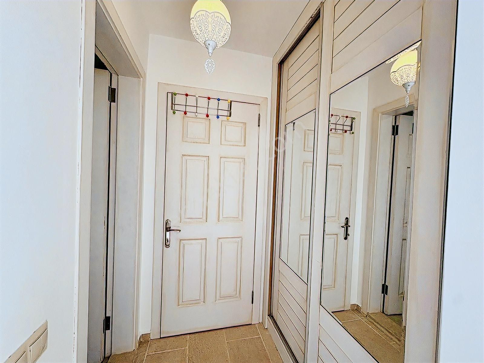 Gümüşlük'te Deniz Manzaralı Köşe Konum Bakımlı Villa - Görsel 30