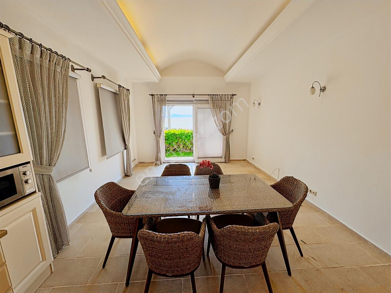 Gümüşlük'te Deniz Manzaralı Köşe Konum Bakımlı Villa - Görsel 9