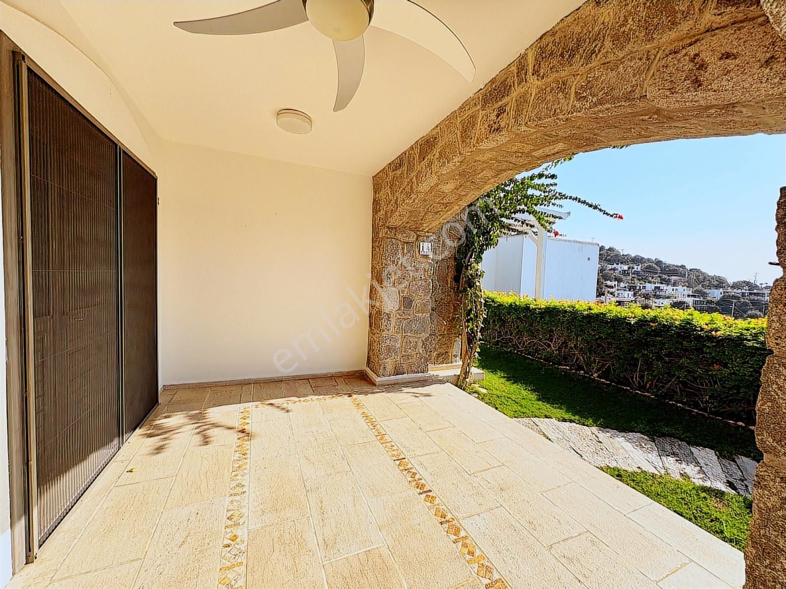 Gümüşlük'te Deniz Manzaralı Köşe Konum Bakımlı Villa - Görsel 3