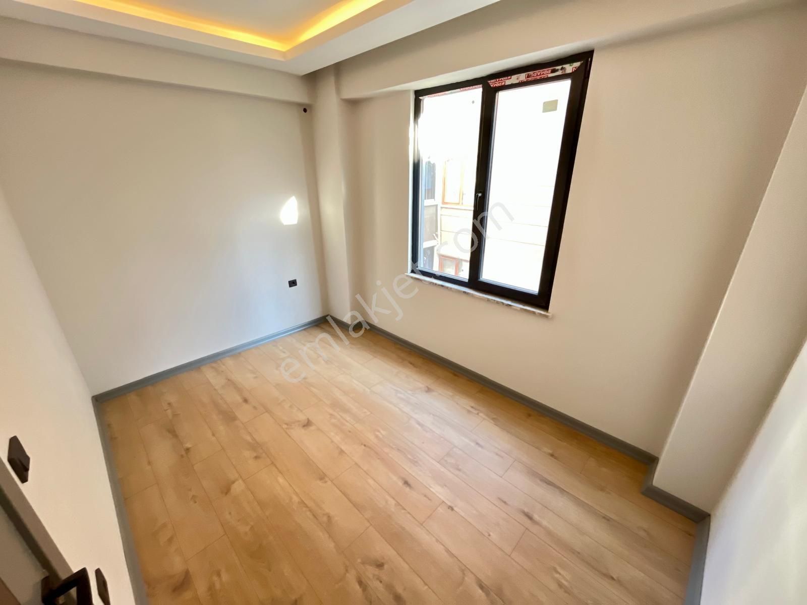 Akçay Sezgin Emlaktan Ara Kat Ön Cephe Yerden Isıtmalı 2+1 Daire - Görsel 12