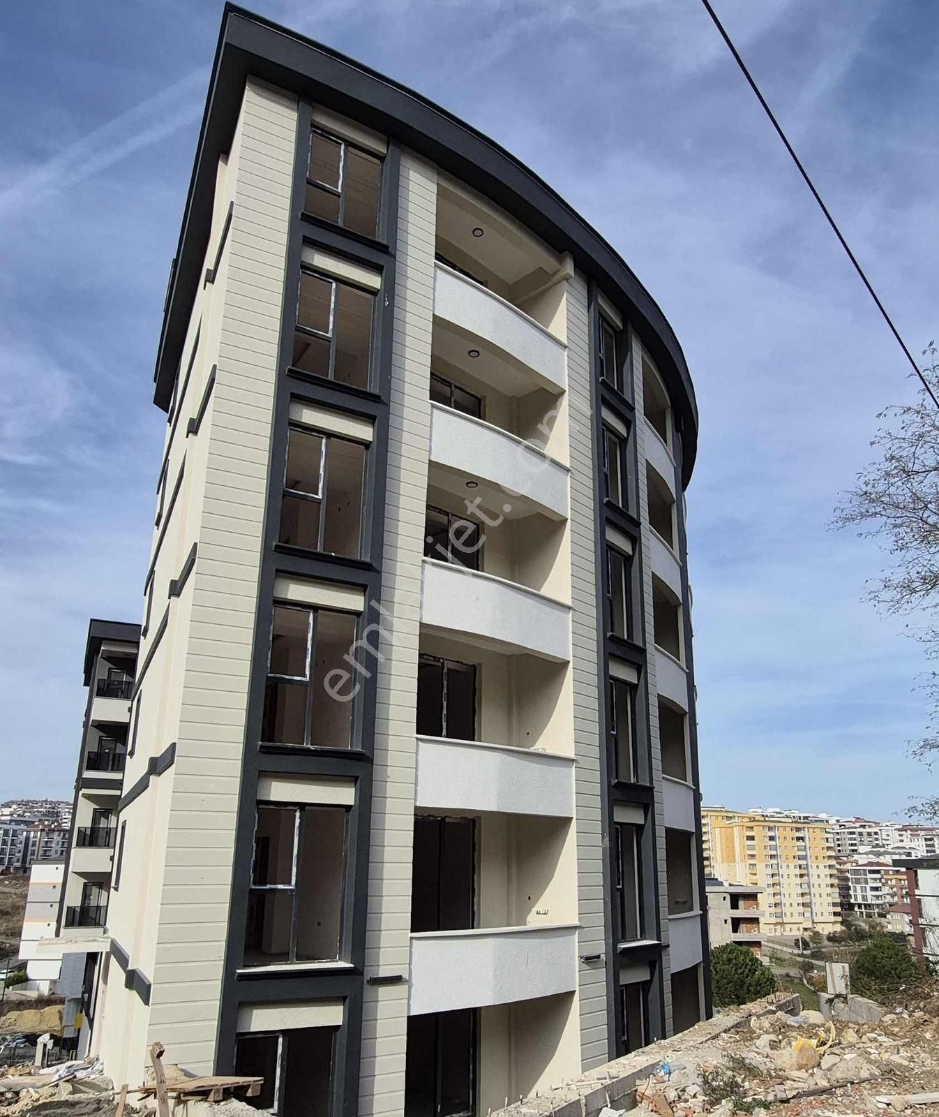 Yağmur Emlak'tan Körfez Mah. Satılık 1+1 Sıfır Lüks Daire