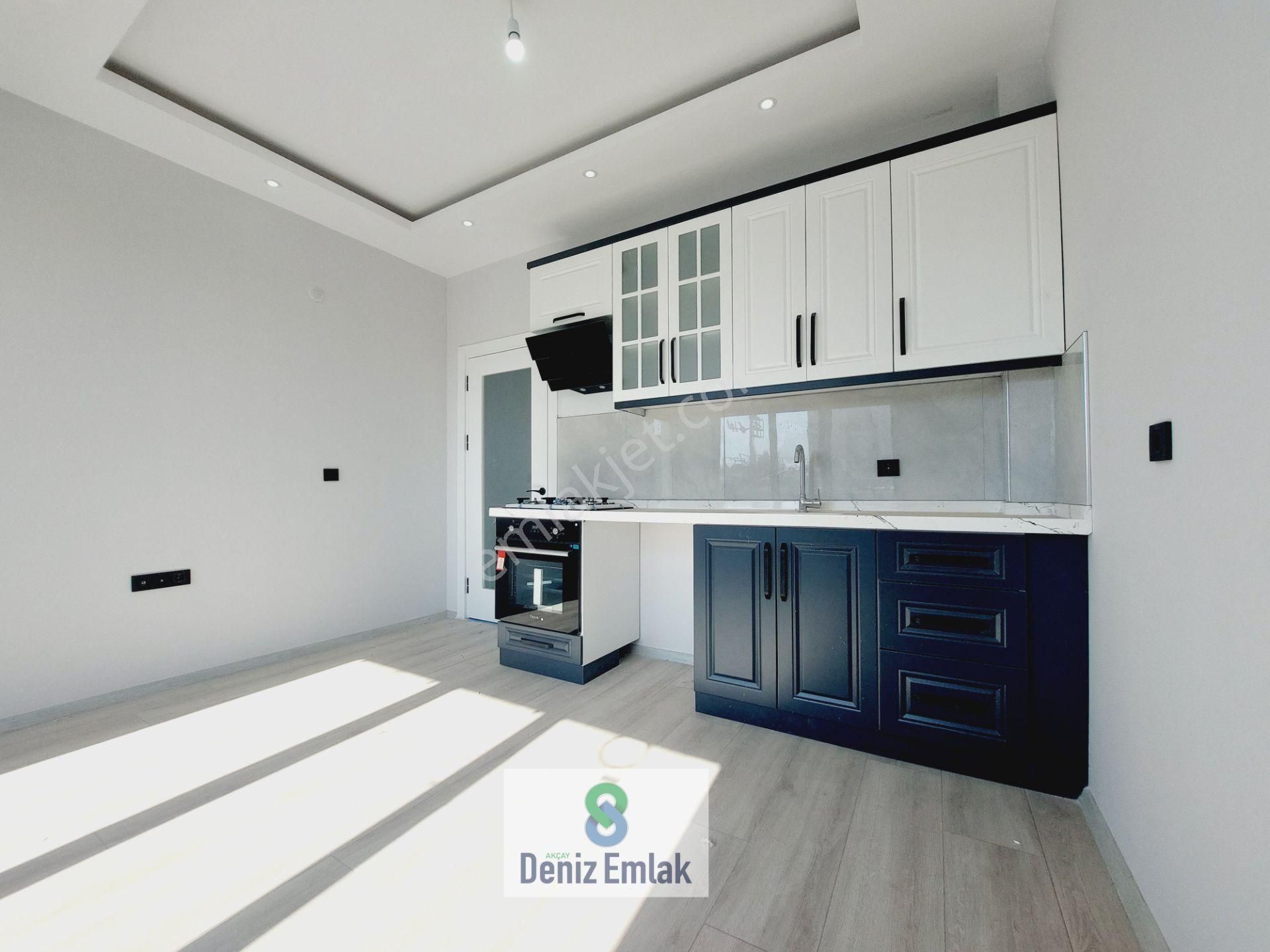 Denizden Akçayda Denize 50 Metre Sıfır Geniş Satılık 1+1 Daire.