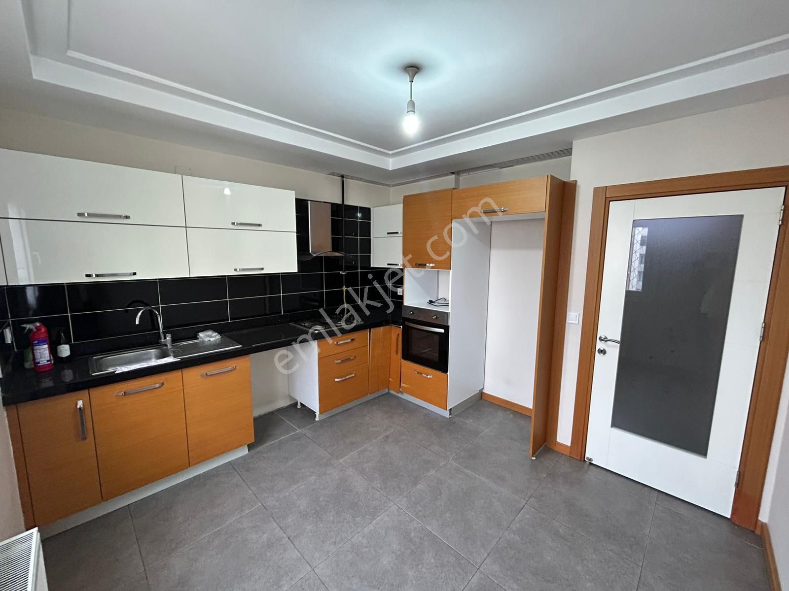 Tellidere'de_blv._üzeri_kapalı_mutfak_3+1_çiftbanyo_giyinme_odalı_kilerli_d.gaz_aktif_ - Görsel 2