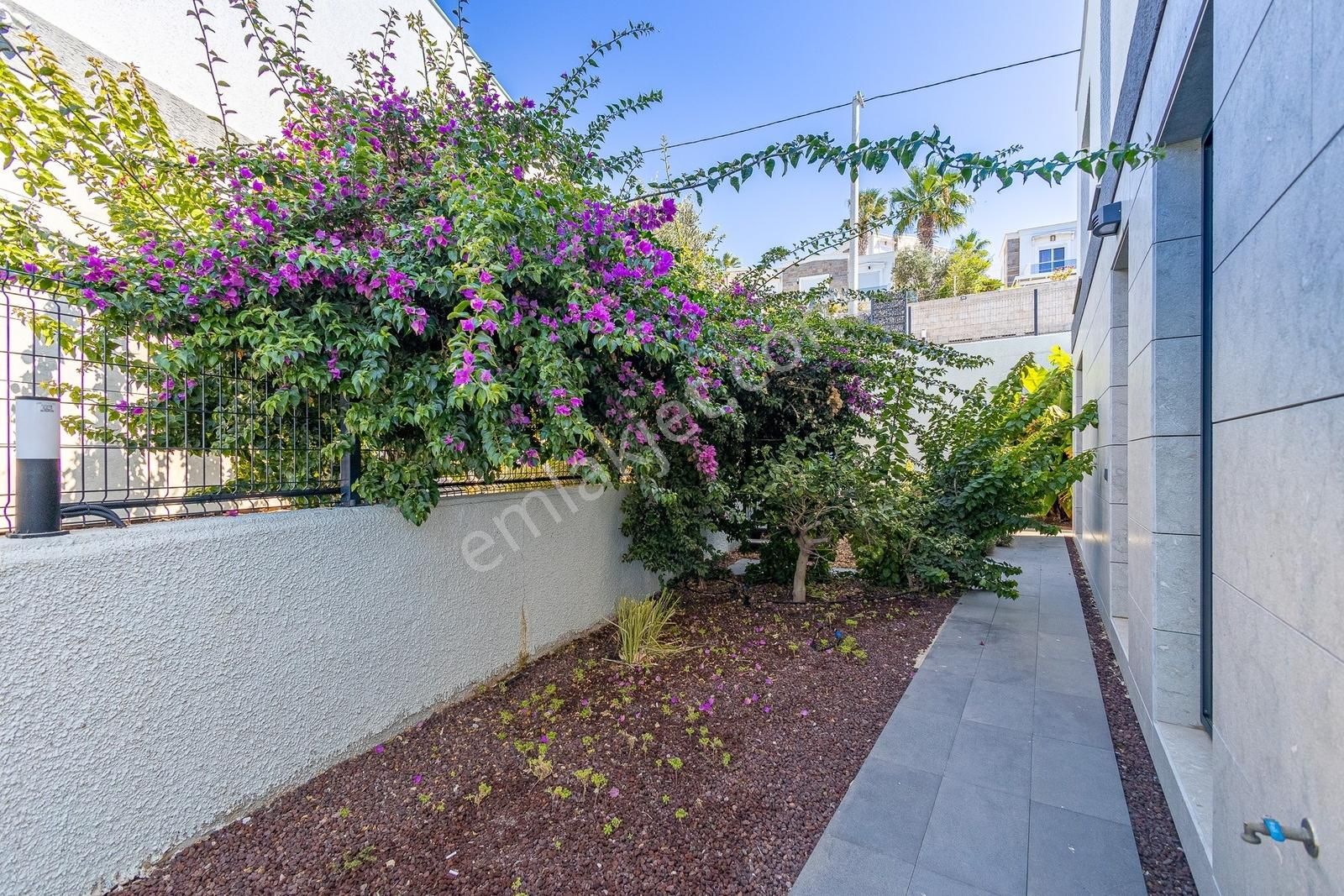 Gümüşlükte Denize 10 Adım Deniz Manzaralı Satılık İkiz Villa - Görsel 14