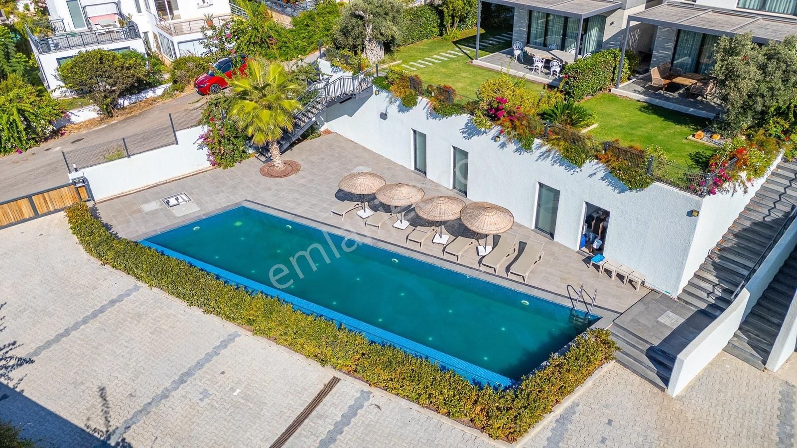 Gümüşlükte Denize 10 Adım Deniz Manzaralı Satılık İkiz Villa - Görsel 26