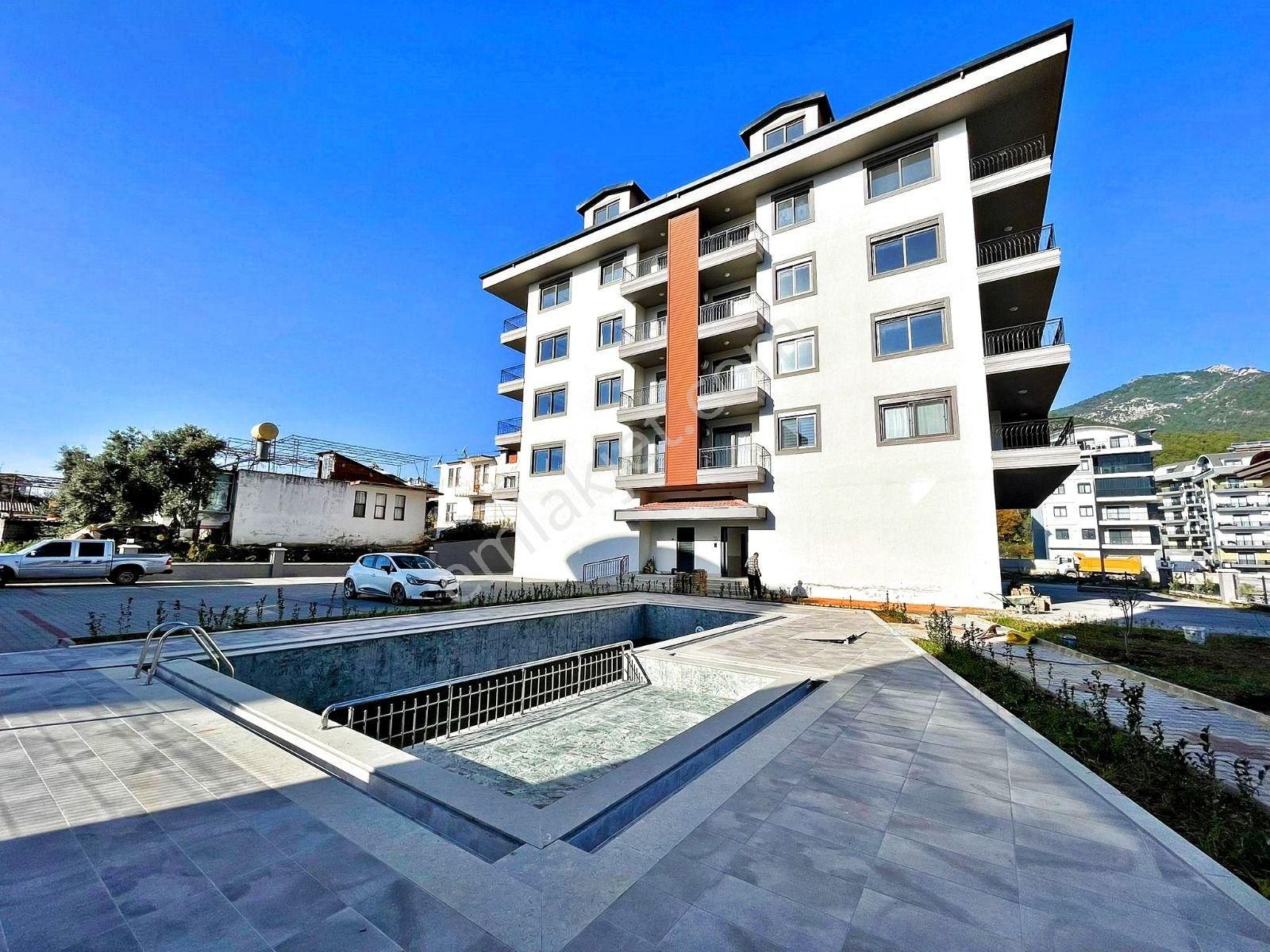 Alanya Çıplaklıda Satılık 2+1 Site İçi Havuzlu Sıfır Daire